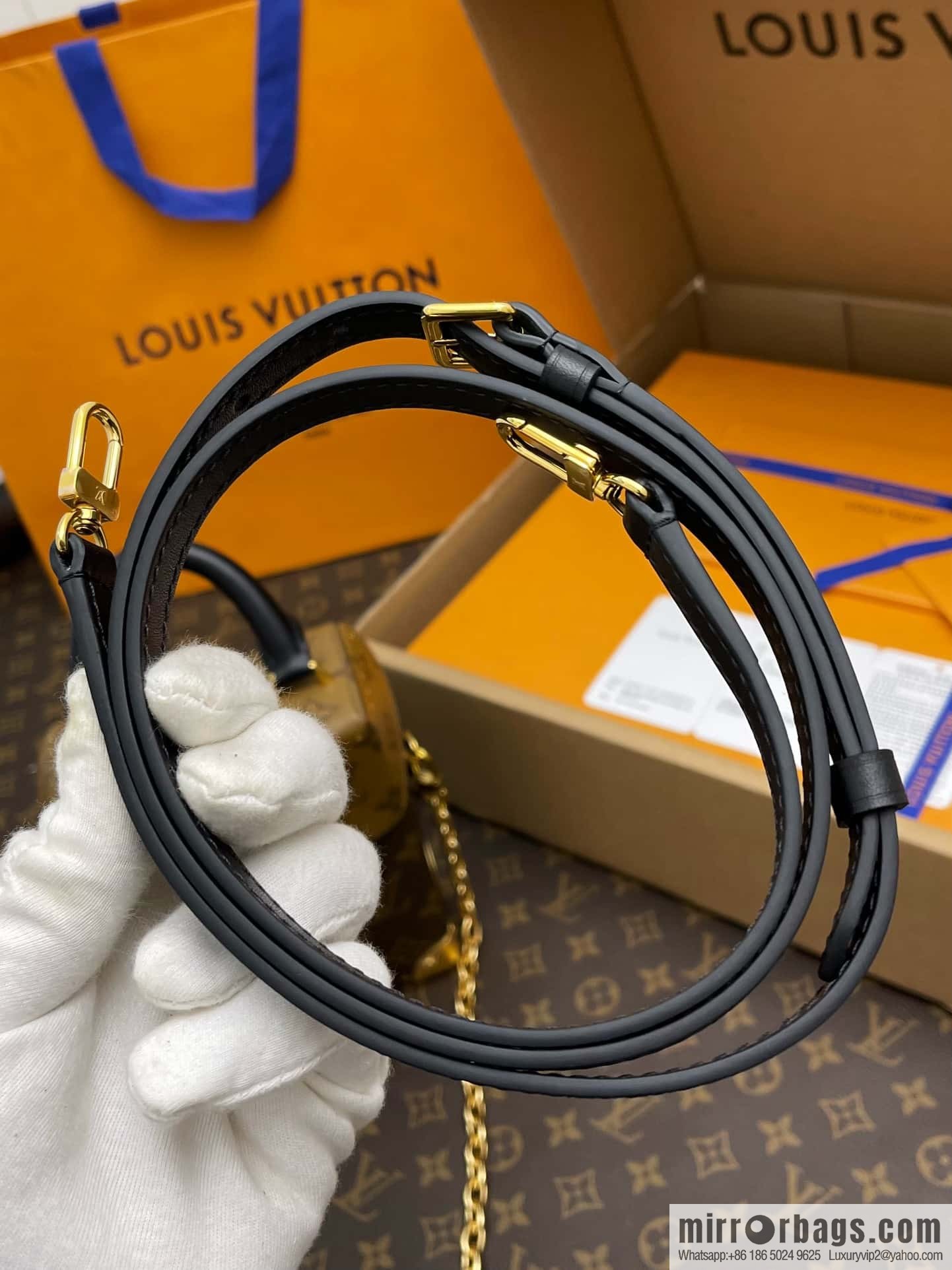 Louis Vuitton M82465 Camera Box