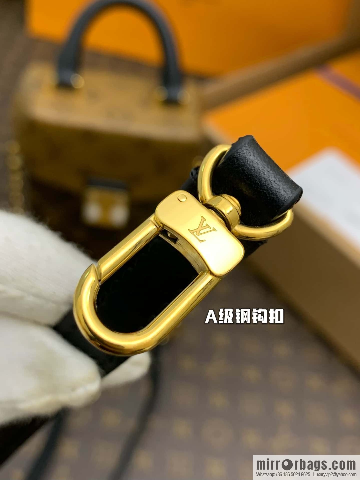Louis Vuitton M82465 Camera Box