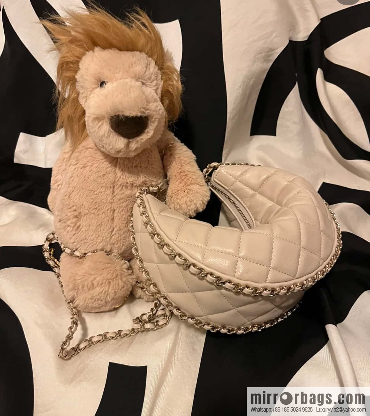 CHANEL 23p Moon/Crescent Pack AS3917 Milk Apricot