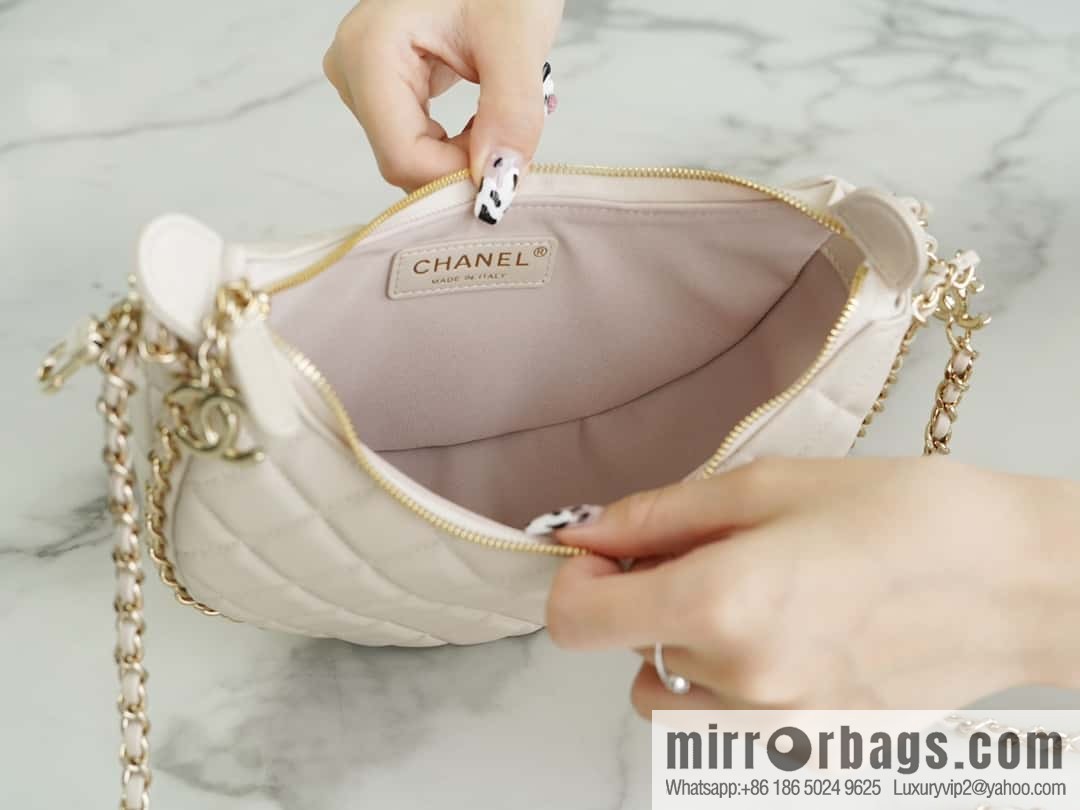 CHANEL 23p Moon/Crescent Pack AS3917 Milk Apricot