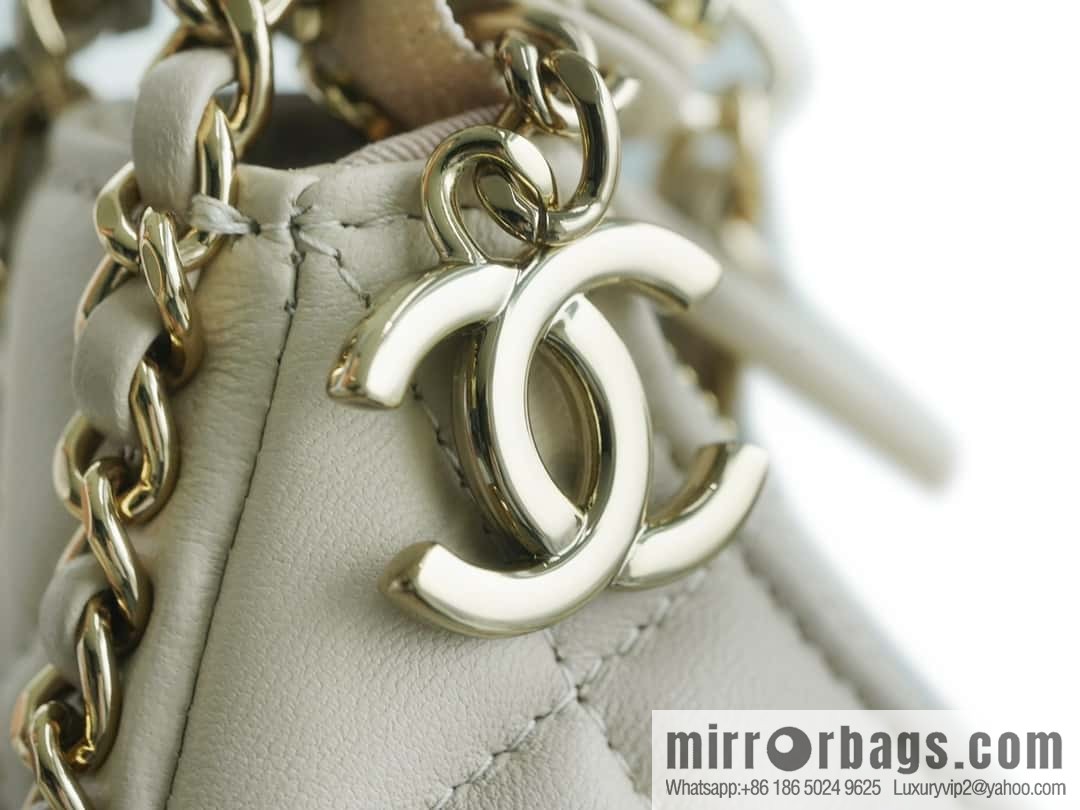 CHANEL 23p Moon/Crescent Pack AS3917 Milk Apricot