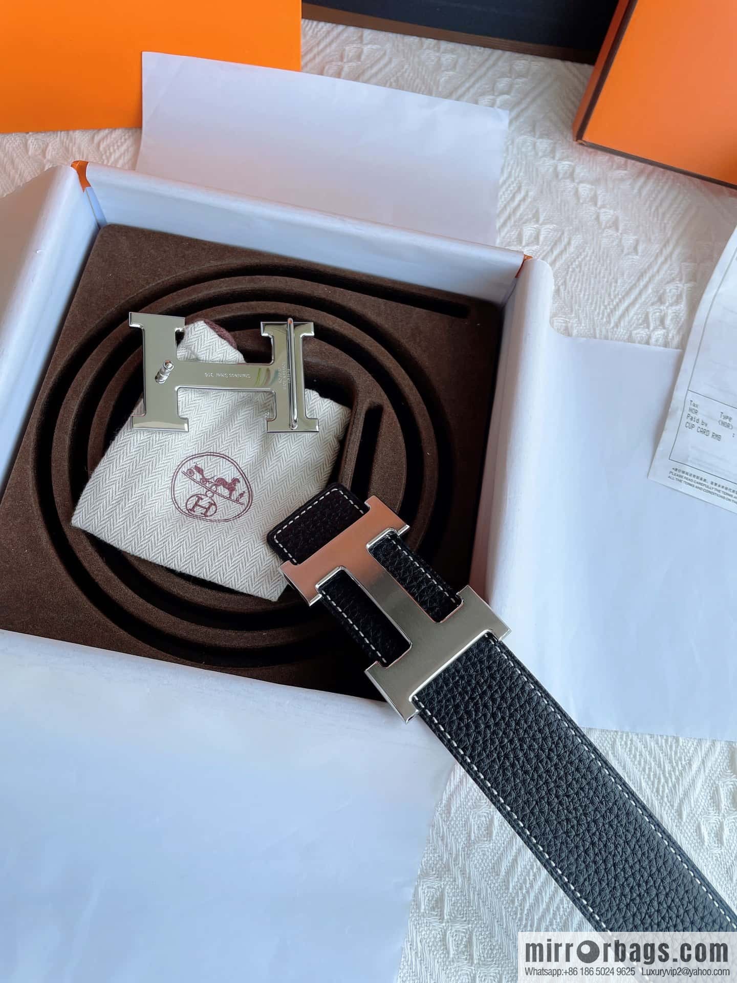 Hermès, the original double-sided version is the classic men's 38mm belt with the first layer of leather.