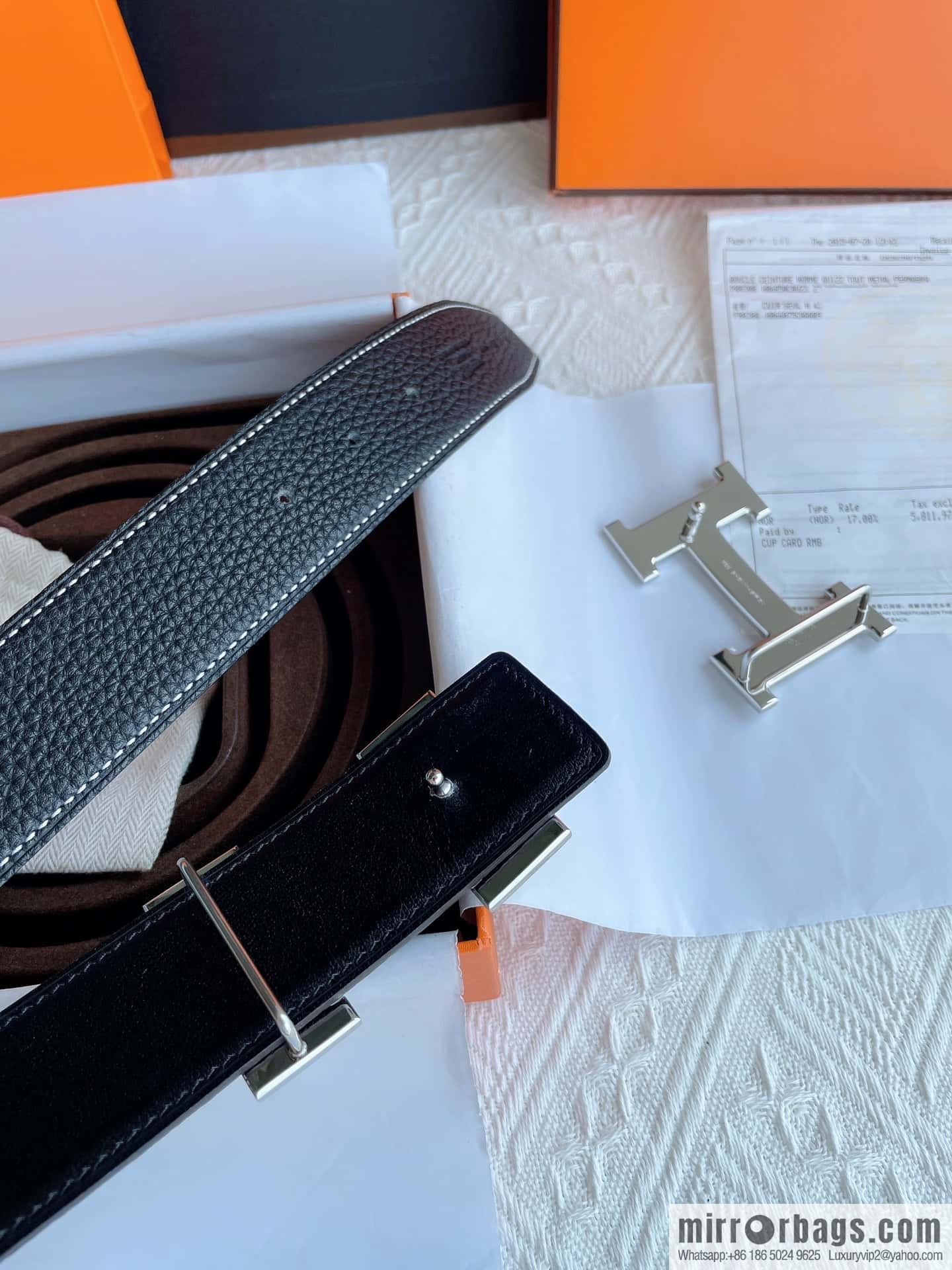 Hermès, the original double-sided version is the classic men's 38mm belt with the first layer of leather.