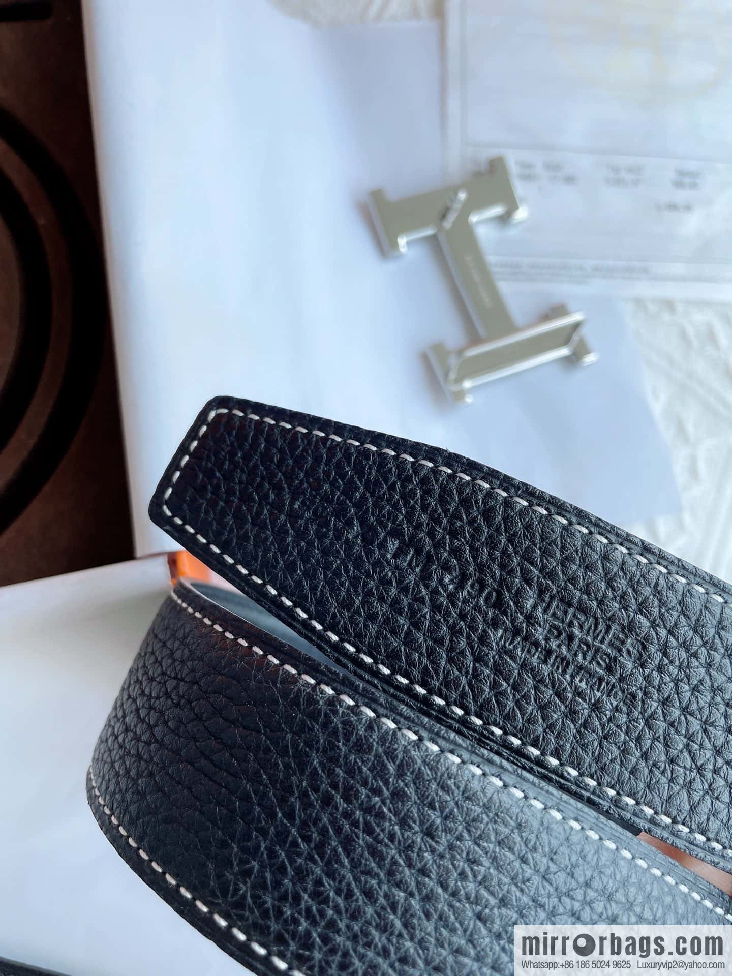 Hermès, the original double-sided version is the classic men's 38mm belt with the first layer of leather.