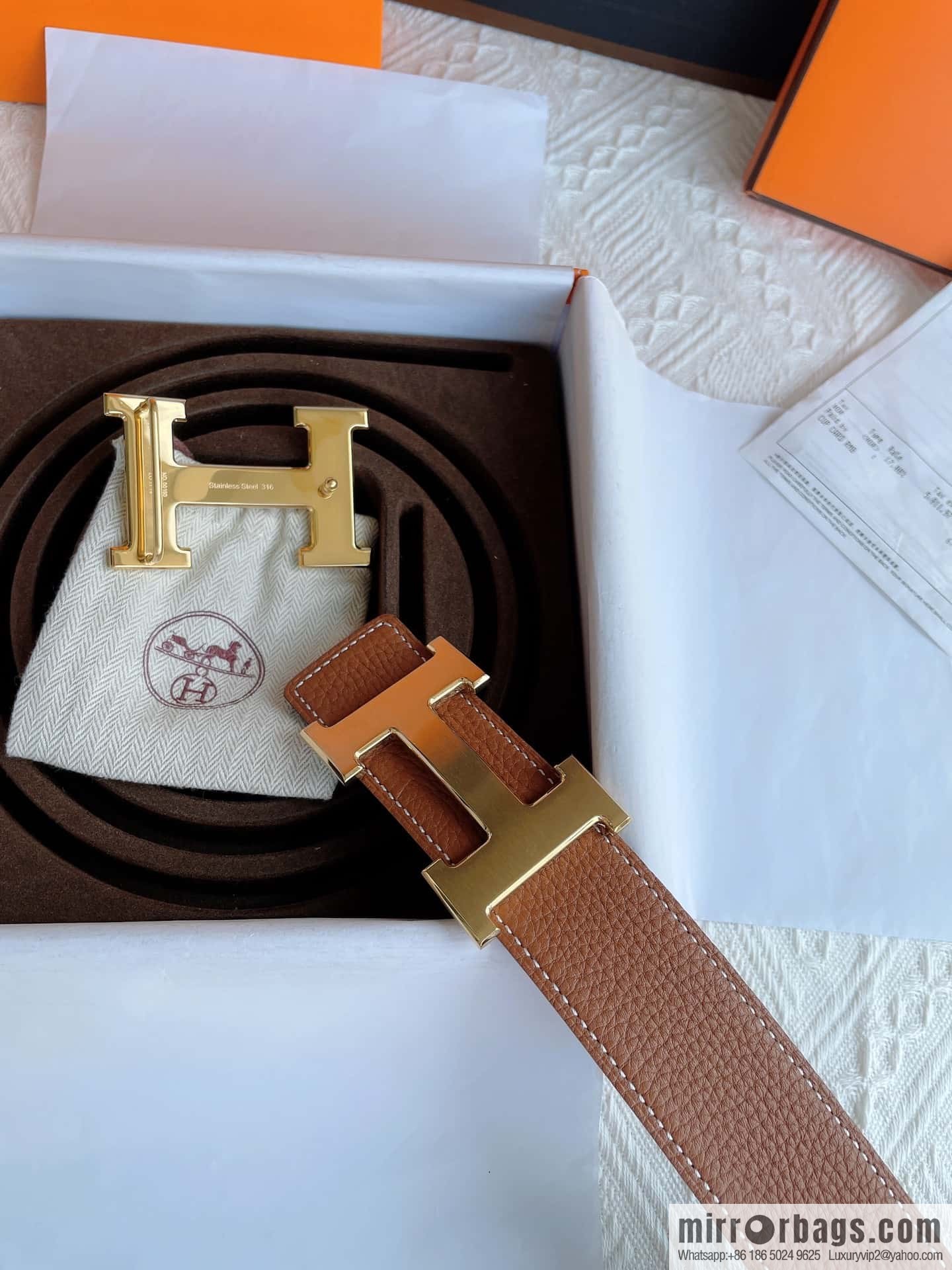 Hermès, the original double-sided version is the classic men's 38mm belt with the first layer of leather.