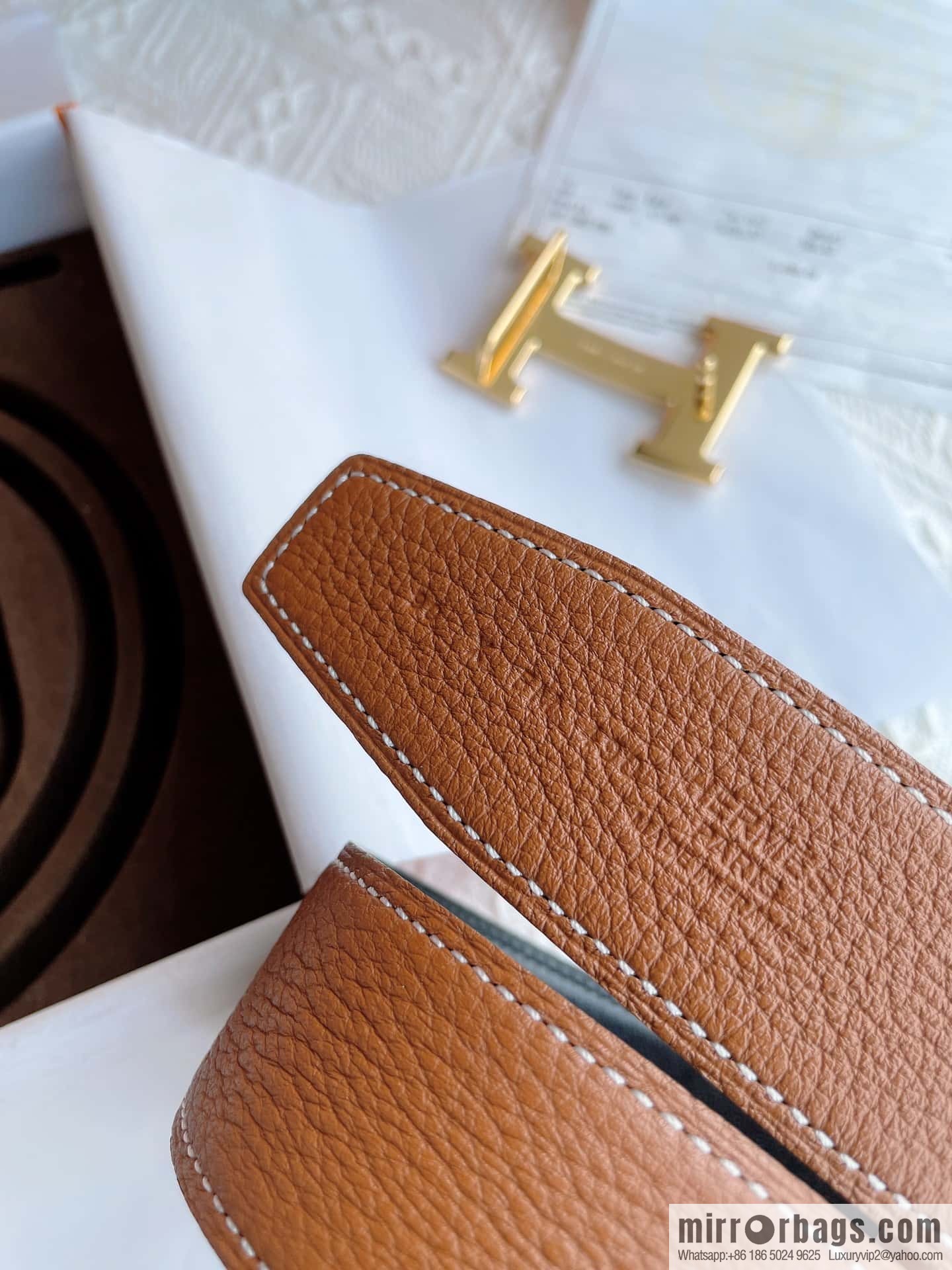Hermès, the original double-sided version is the classic men's 38mm belt with the first layer of leather.