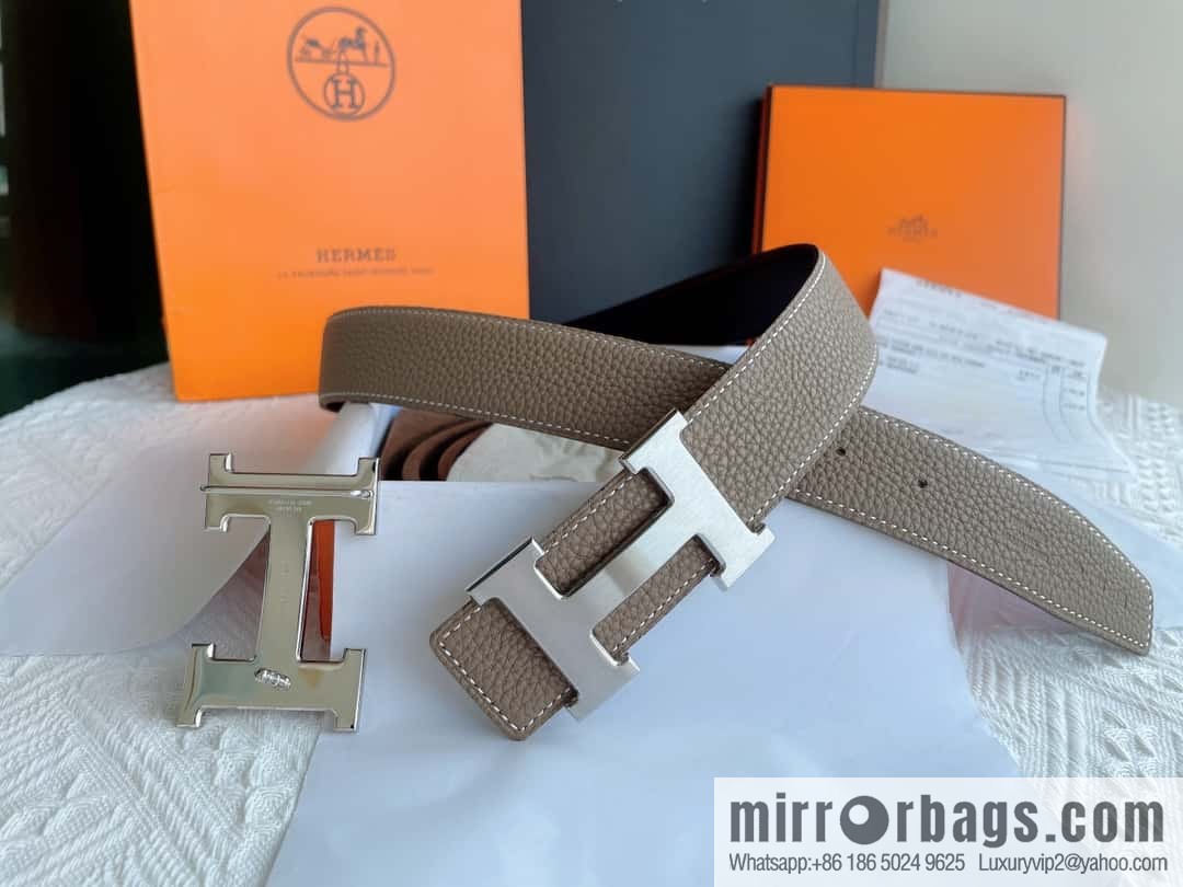Hermès, the original double-sided version is the classic men's 38mm belt with the first layer of leather.