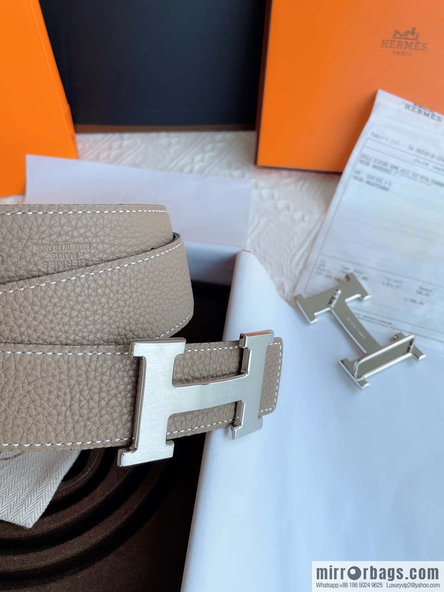 Hermès, the original double-sided version is the classic men's 38mm belt with the first layer of leather.