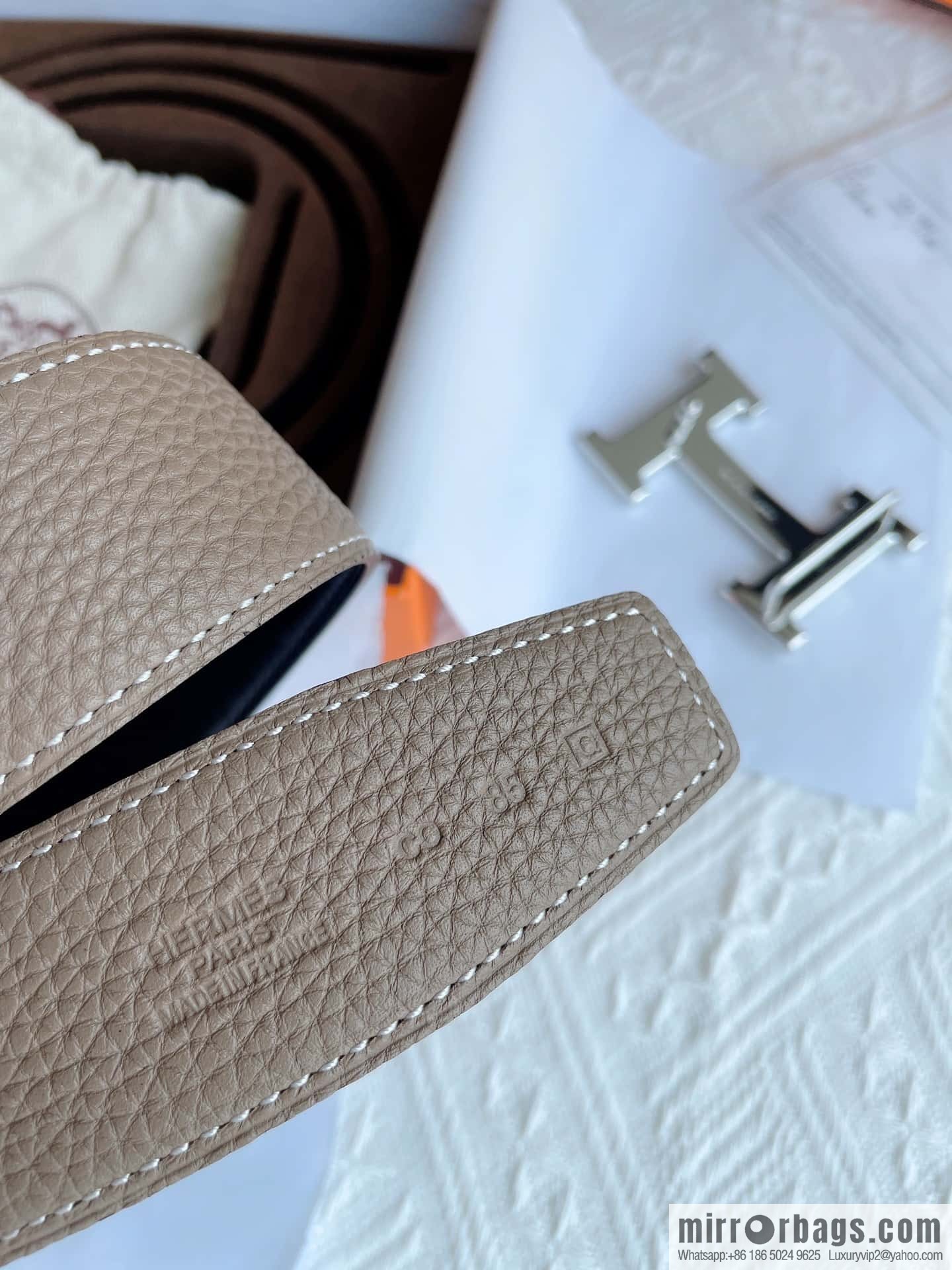 Hermès, the original double-sided version is the classic men's 38mm belt with the first layer of leather.