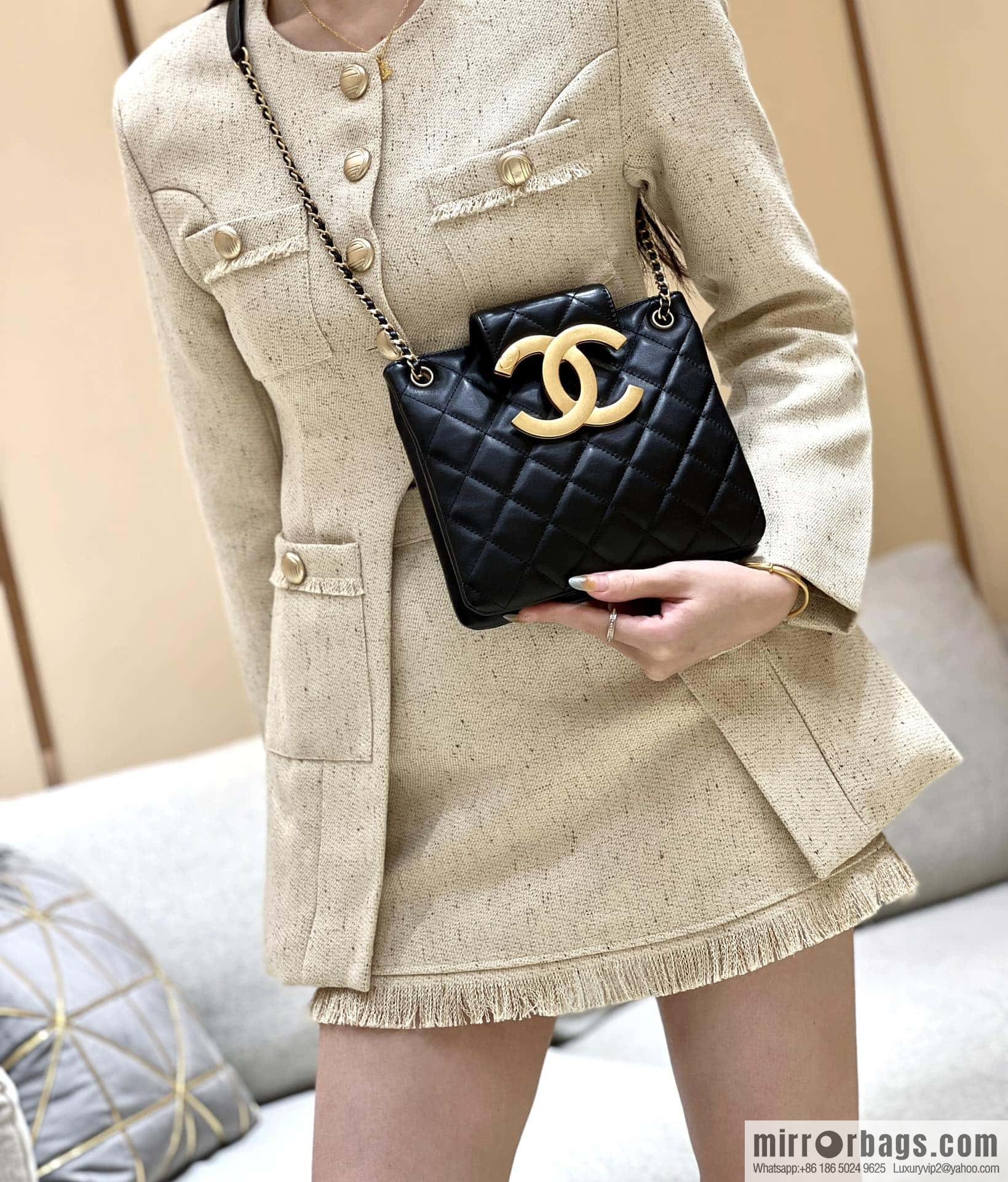 CHANEL 24C early spring vacation series, big double C Vintage tote armpit bag AS4596