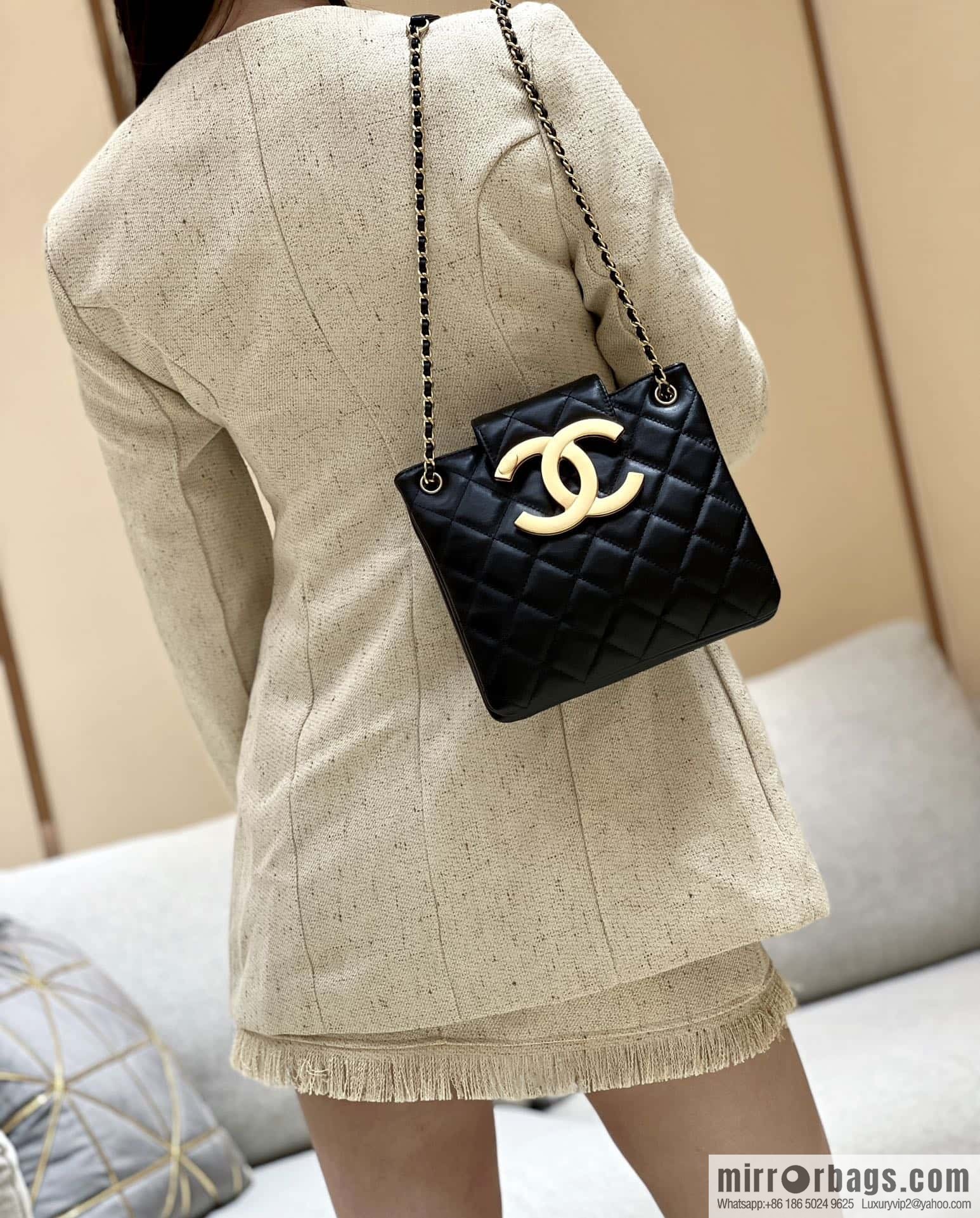 CHANEL 24C early spring vacation series, big double C Vintage tote armpit bag AS4596
