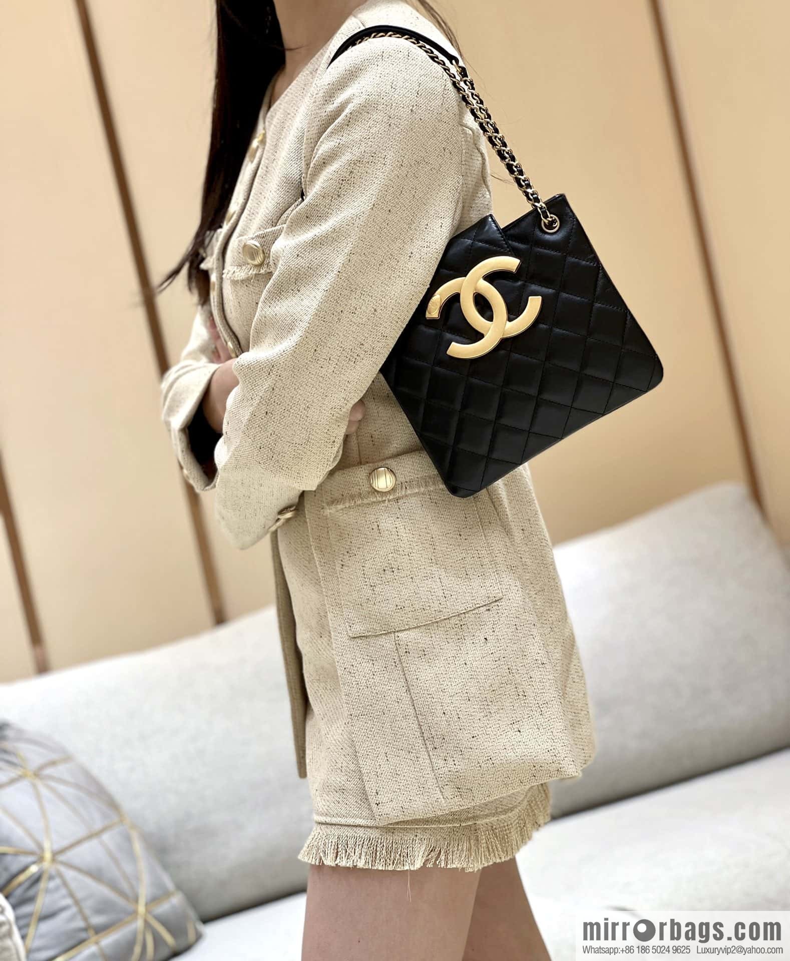 CHANEL 24C early spring vacation series, big double C Vintage tote armpit bag AS4596
