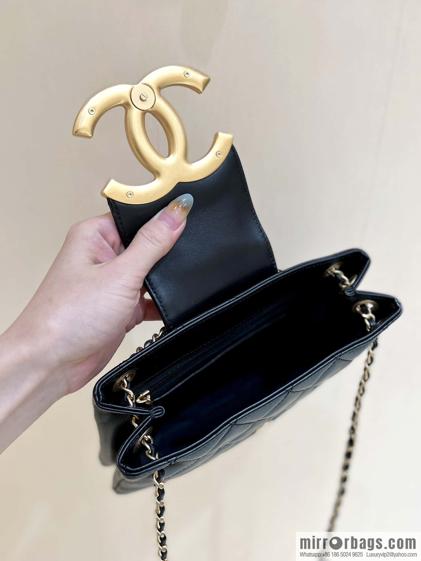 CHANEL 24C early spring vacation series, big double C Vintage tote armpit bag AS4596