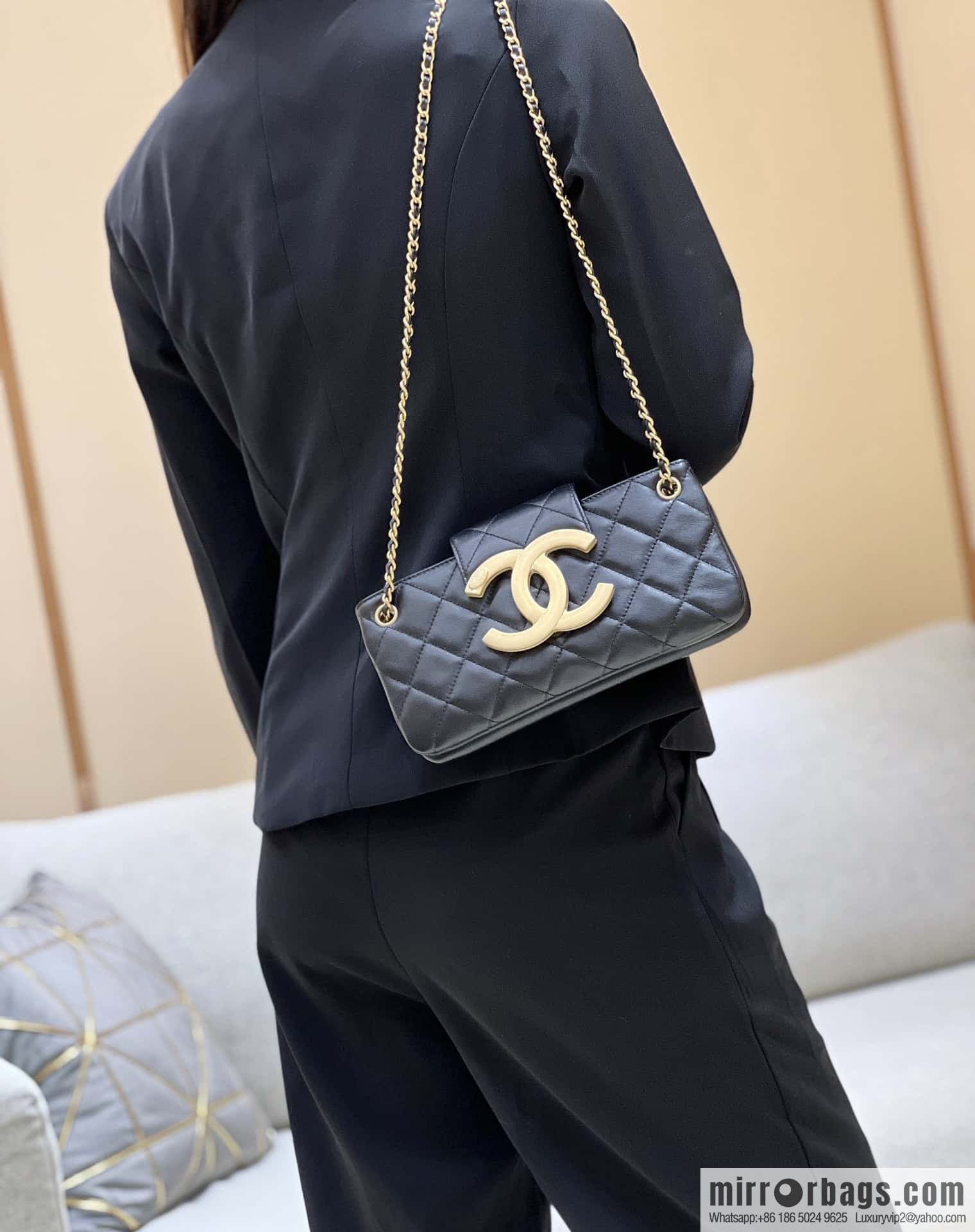 CHANEL 24C early spring vacation series Vintage double C baguette bag AS4611