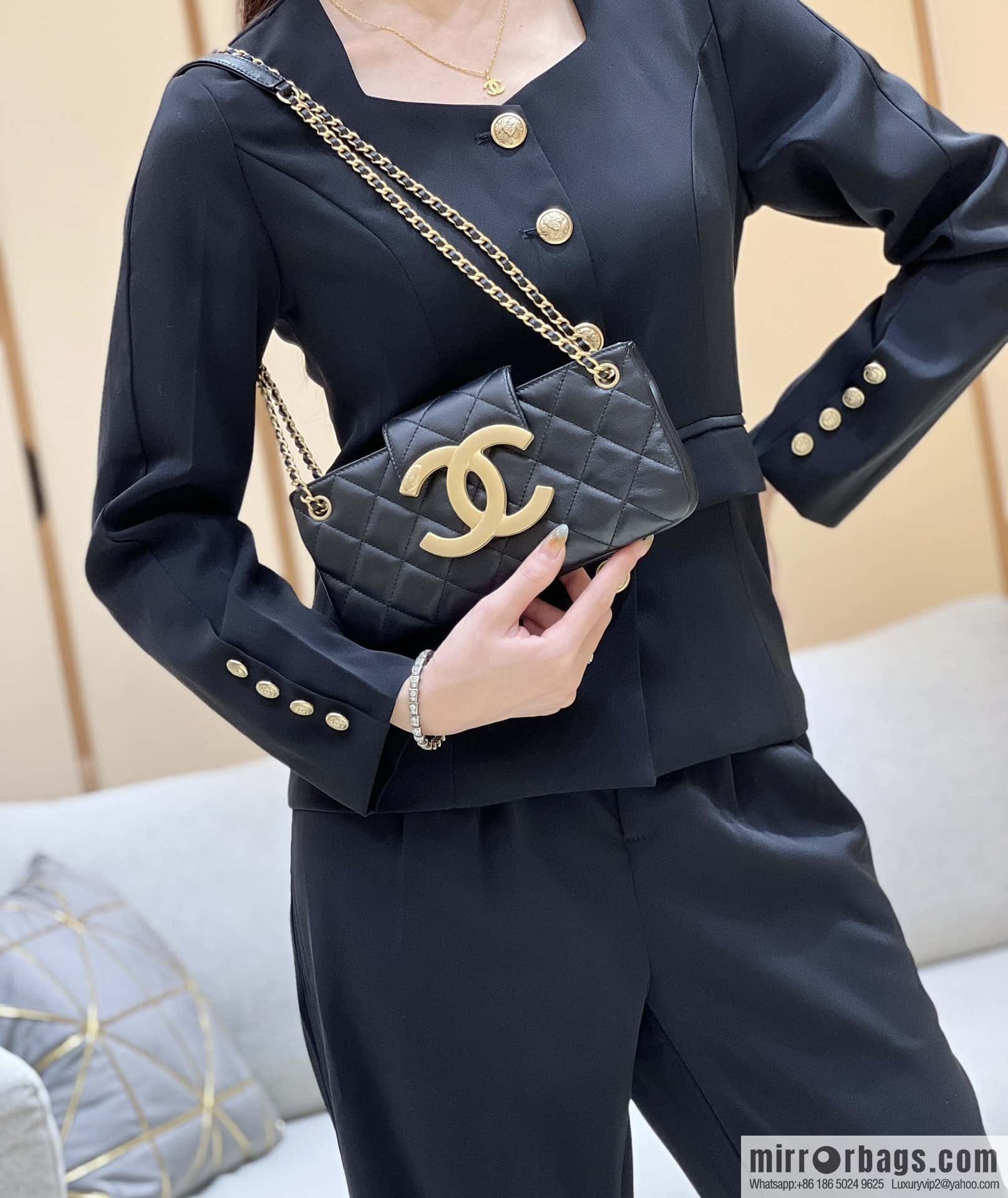 CHANEL 24C early spring vacation series Vintage double C baguette bag AS4611