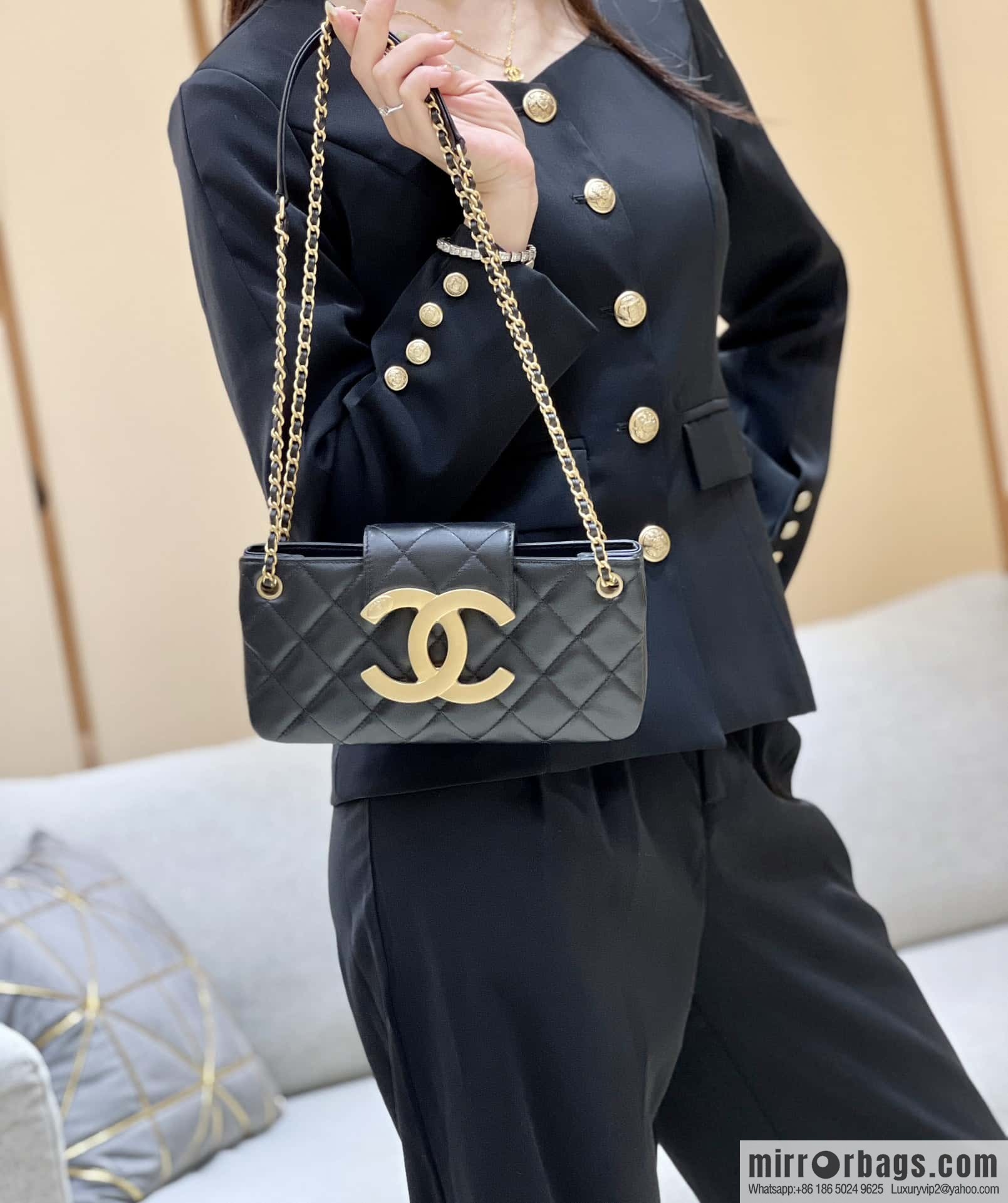 CHANEL 24C early spring vacation series Vintage double C baguette bag AS4611