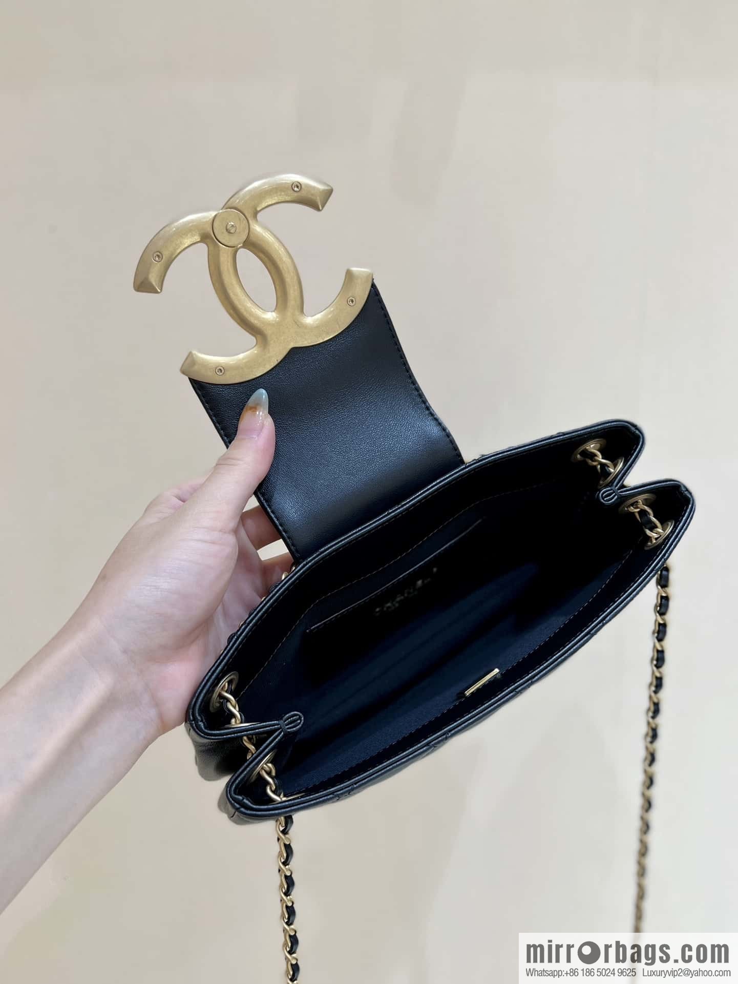 CHANEL 24C early spring vacation series Vintage double C baguette bag AS4611