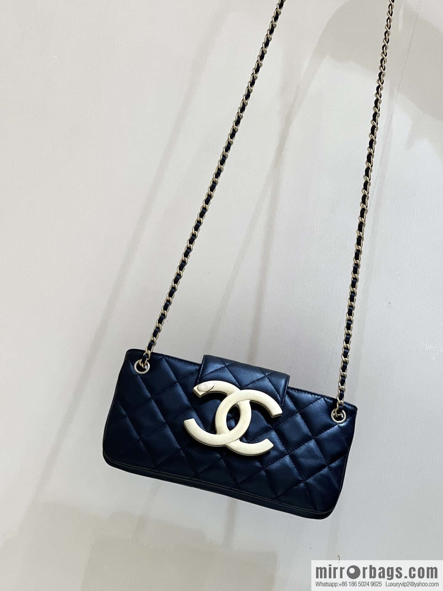 CHANEL 24C early spring vacation series Vintage double C baguette bag AS4611