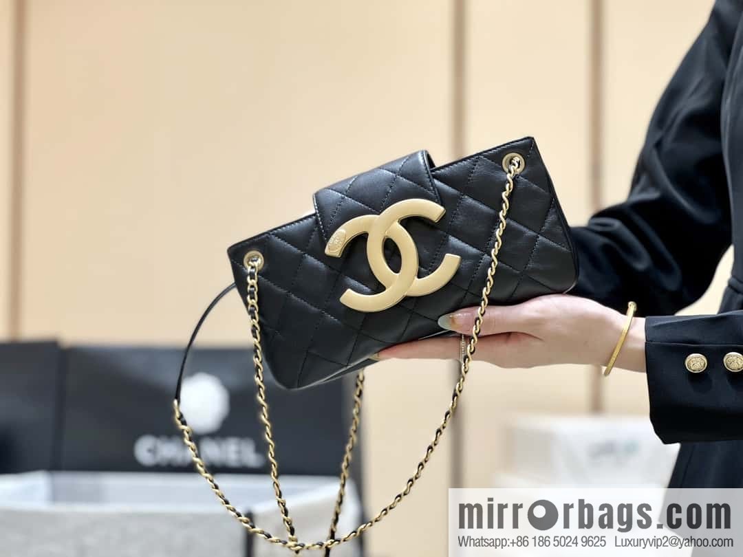 CHANEL 24C early spring vacation series Vintage double C baguette bag AS4611