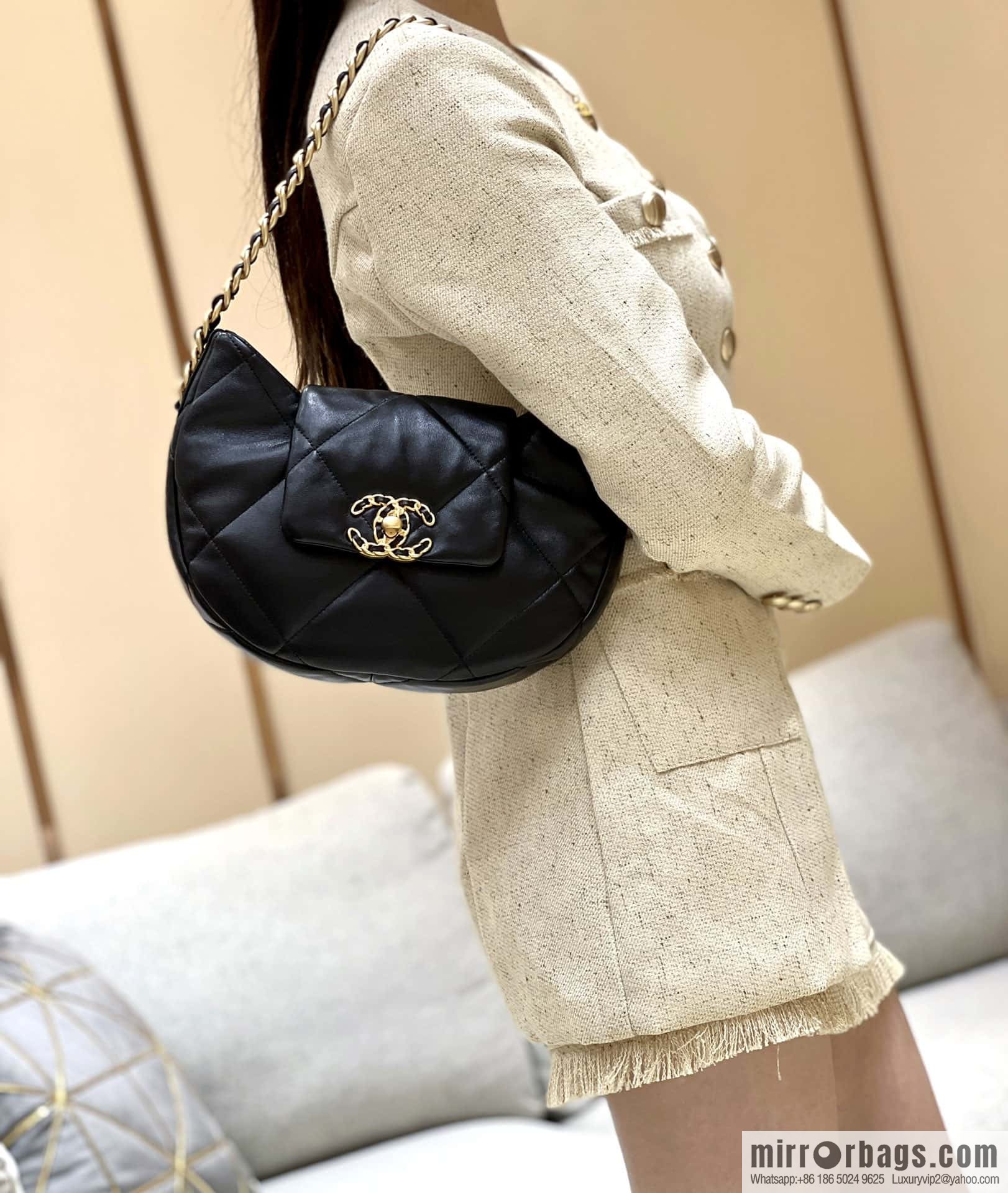 CHANEL 24C Early Spring Holiday Series 19bag Underarm Dumpling Bag AS4638