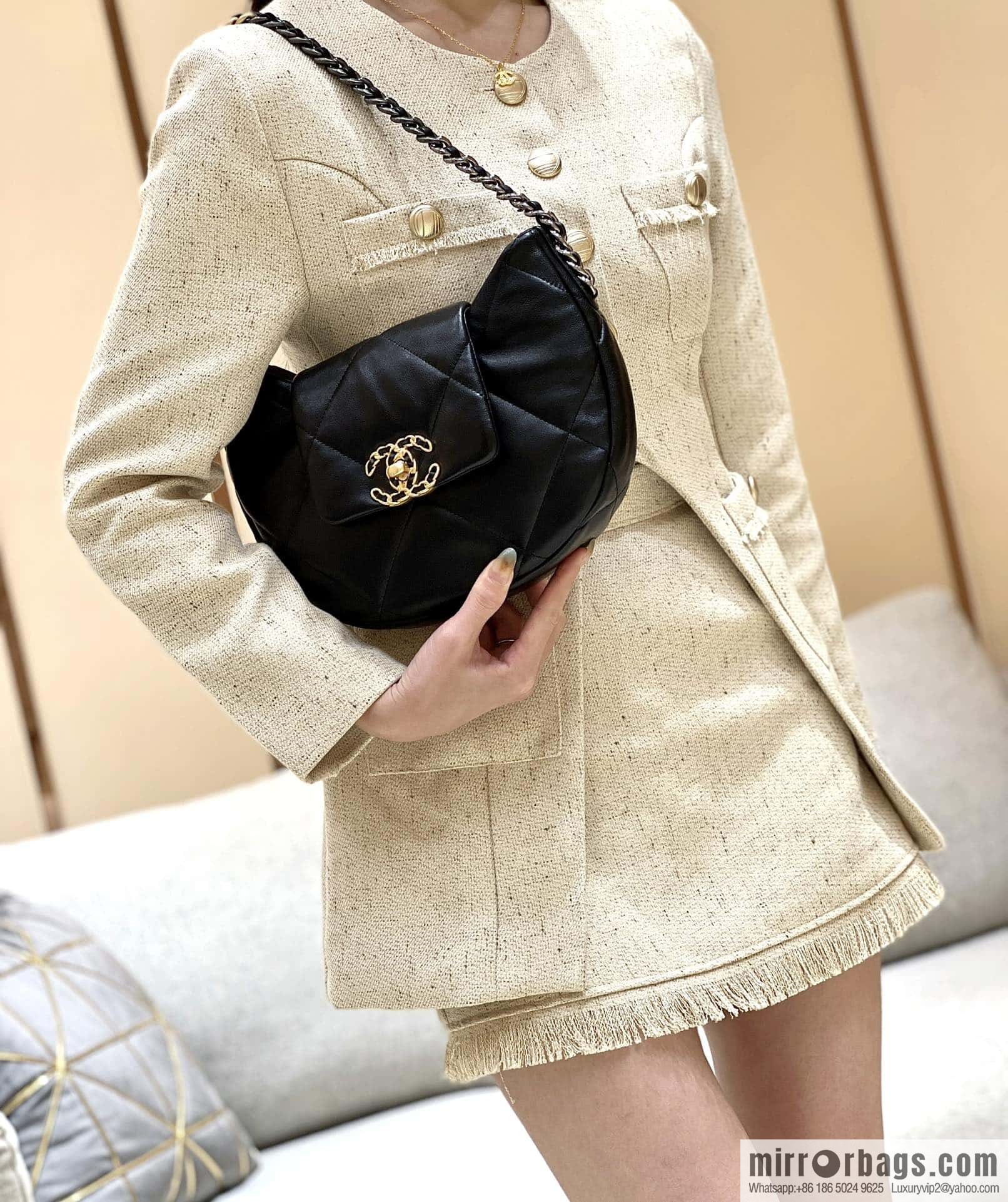 CHANEL 24C Early Spring Holiday Series 19bag Underarm Dumpling Bag AS4638