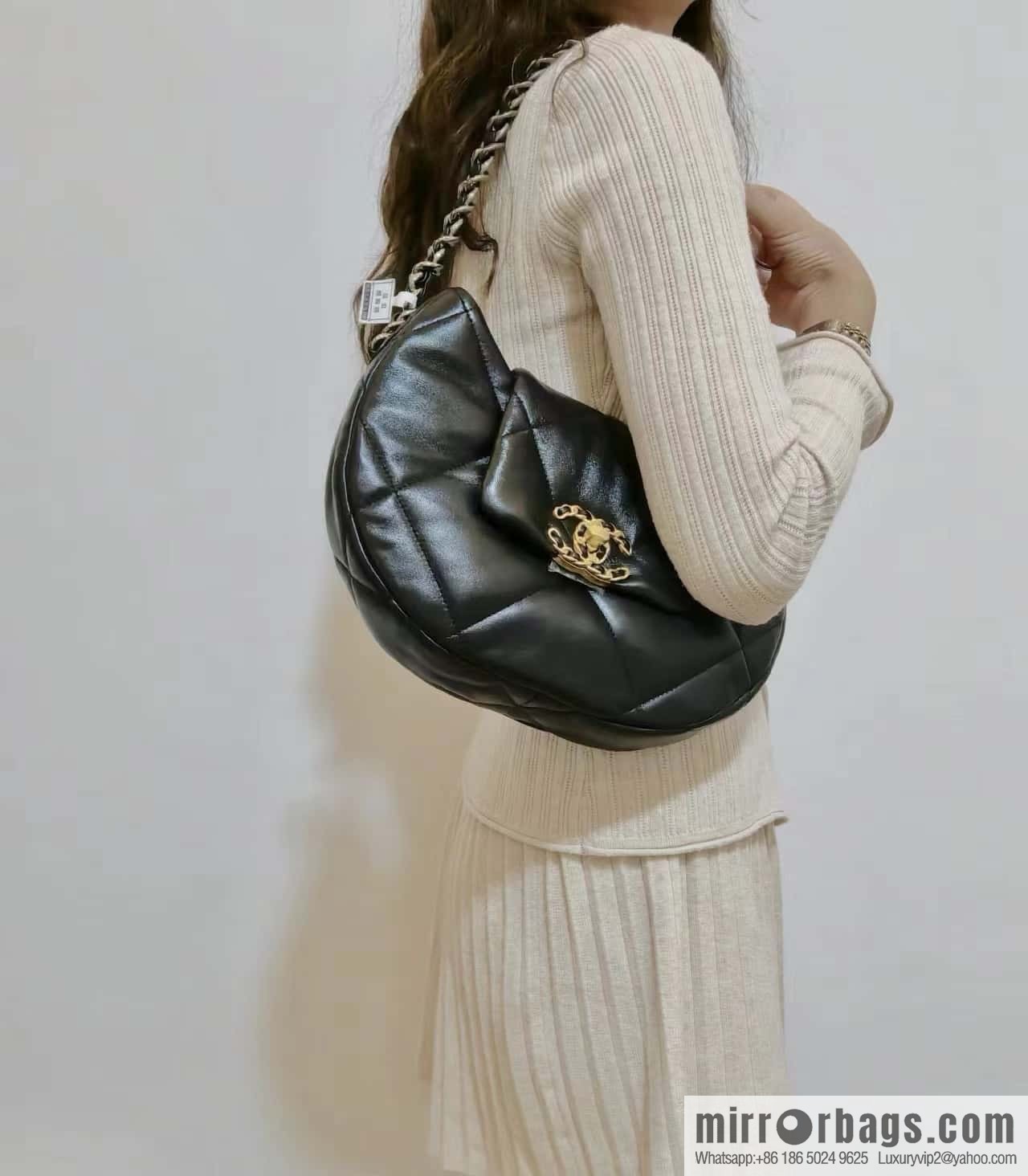 CHANEL 24C Early Spring Holiday Series 19bag Underarm Dumpling Bag AS4638