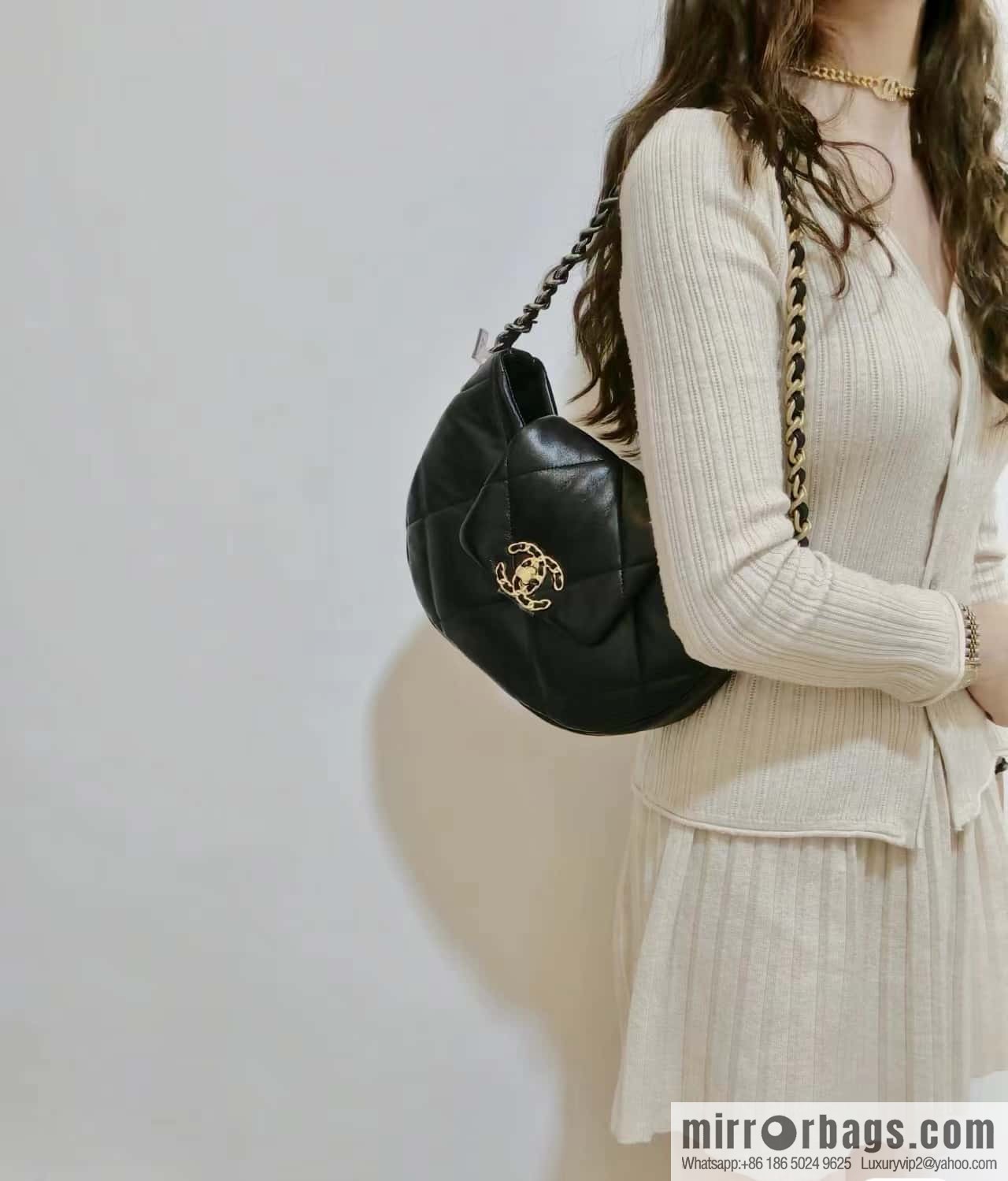 CHANEL 24C Early Spring Holiday Series 19bag Underarm Dumpling Bag AS4638