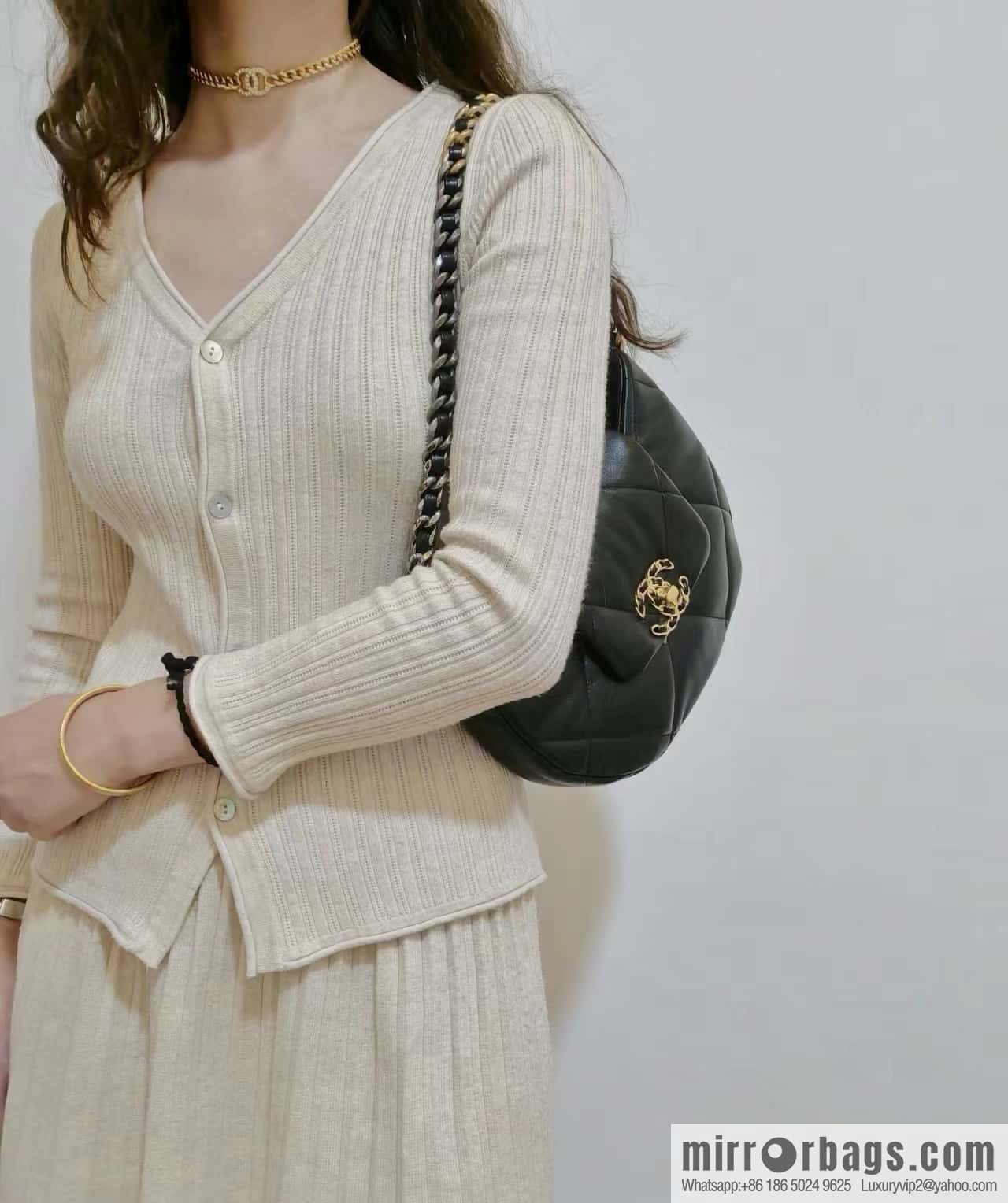 CHANEL 24C Early Spring Holiday Series 19bag Underarm Dumpling Bag AS4638