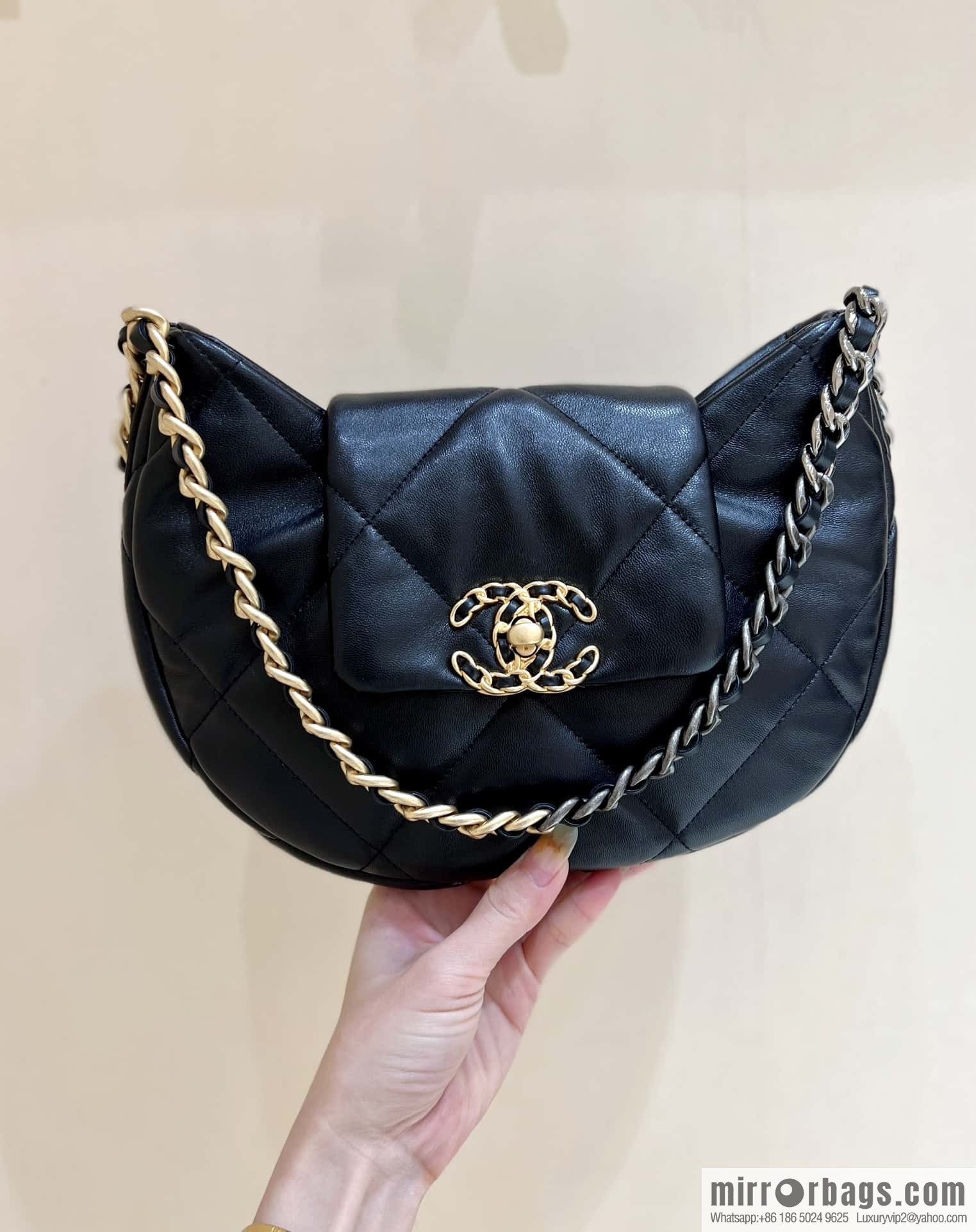 CHANEL 24C Early Spring Holiday Series 19bag Underarm Dumpling Bag AS4638