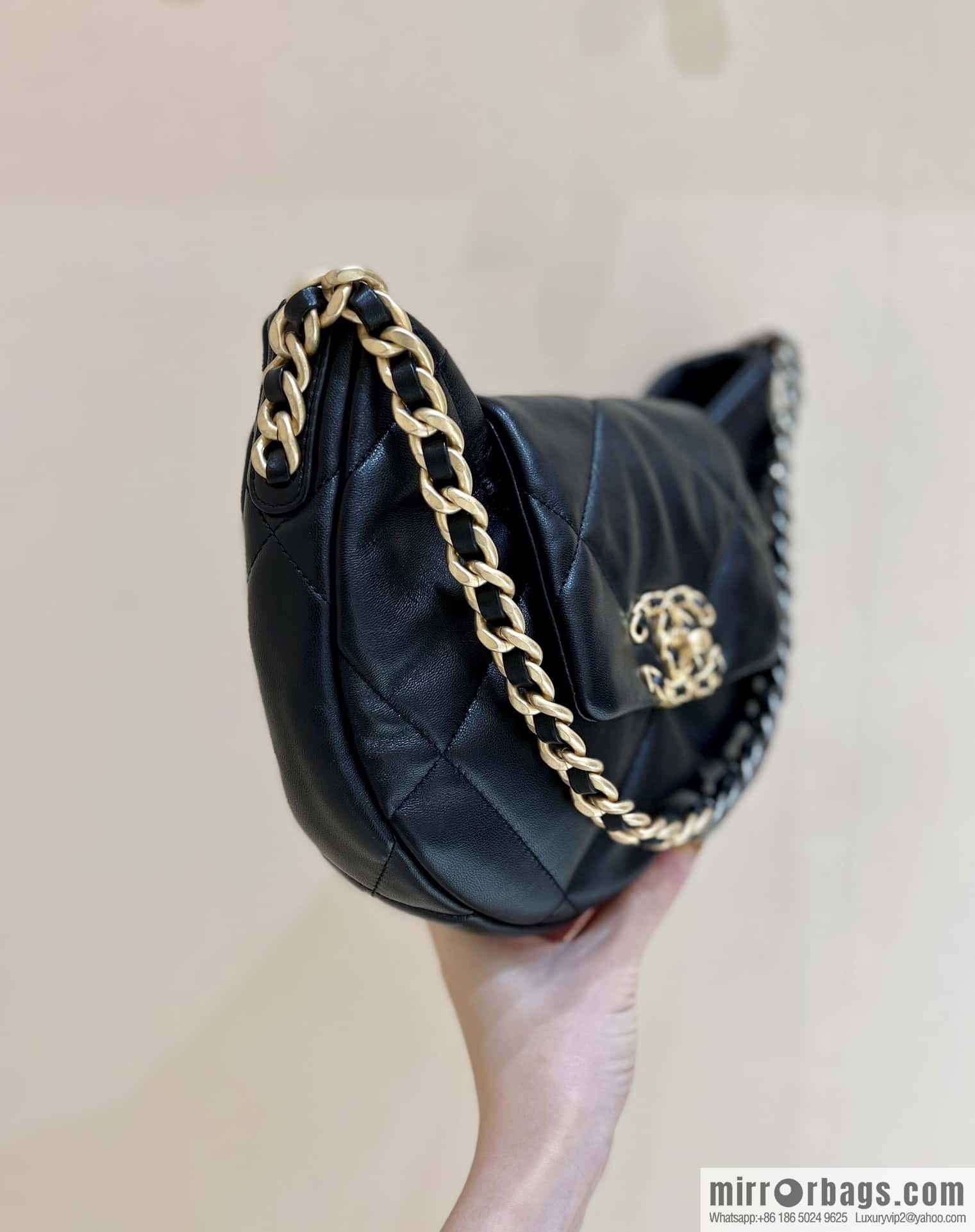 CHANEL 24C Early Spring Holiday Series 19bag Underarm Dumpling Bag AS4638