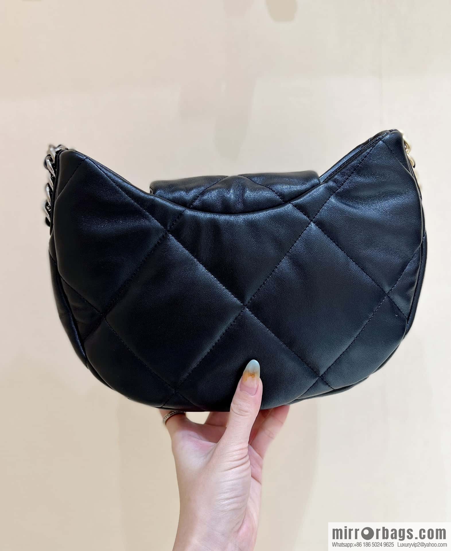 CHANEL 24C Early Spring Holiday Series 19bag Underarm Dumpling Bag AS4638