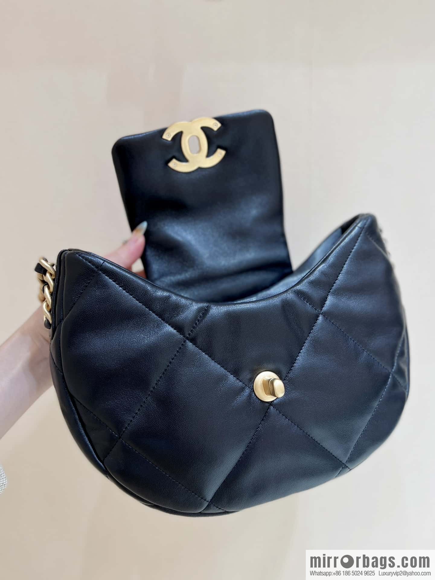 CHANEL 24C Early Spring Holiday Series 19bag Underarm Dumpling Bag AS4638