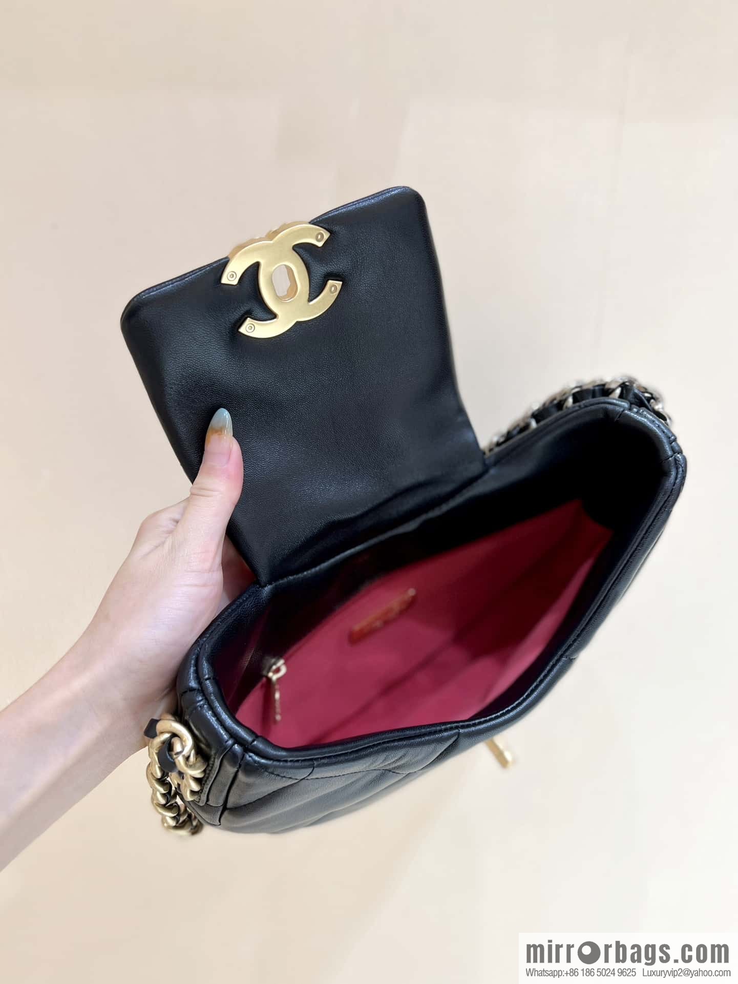 CHANEL 24C Early Spring Holiday Series 19bag Underarm Dumpling Bag AS4638