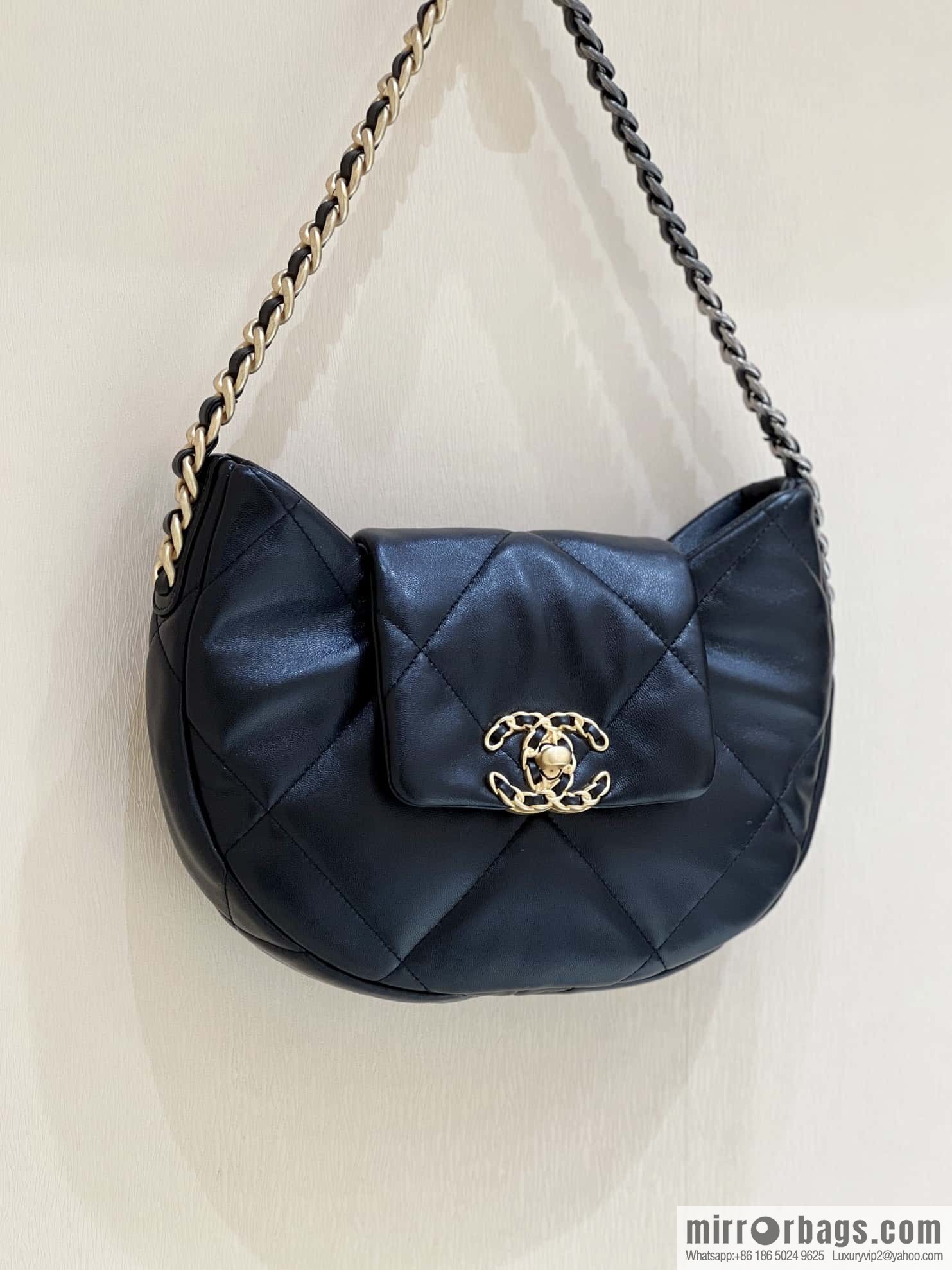 CHANEL 24C Early Spring Holiday Series 19bag Underarm Dumpling Bag AS4638