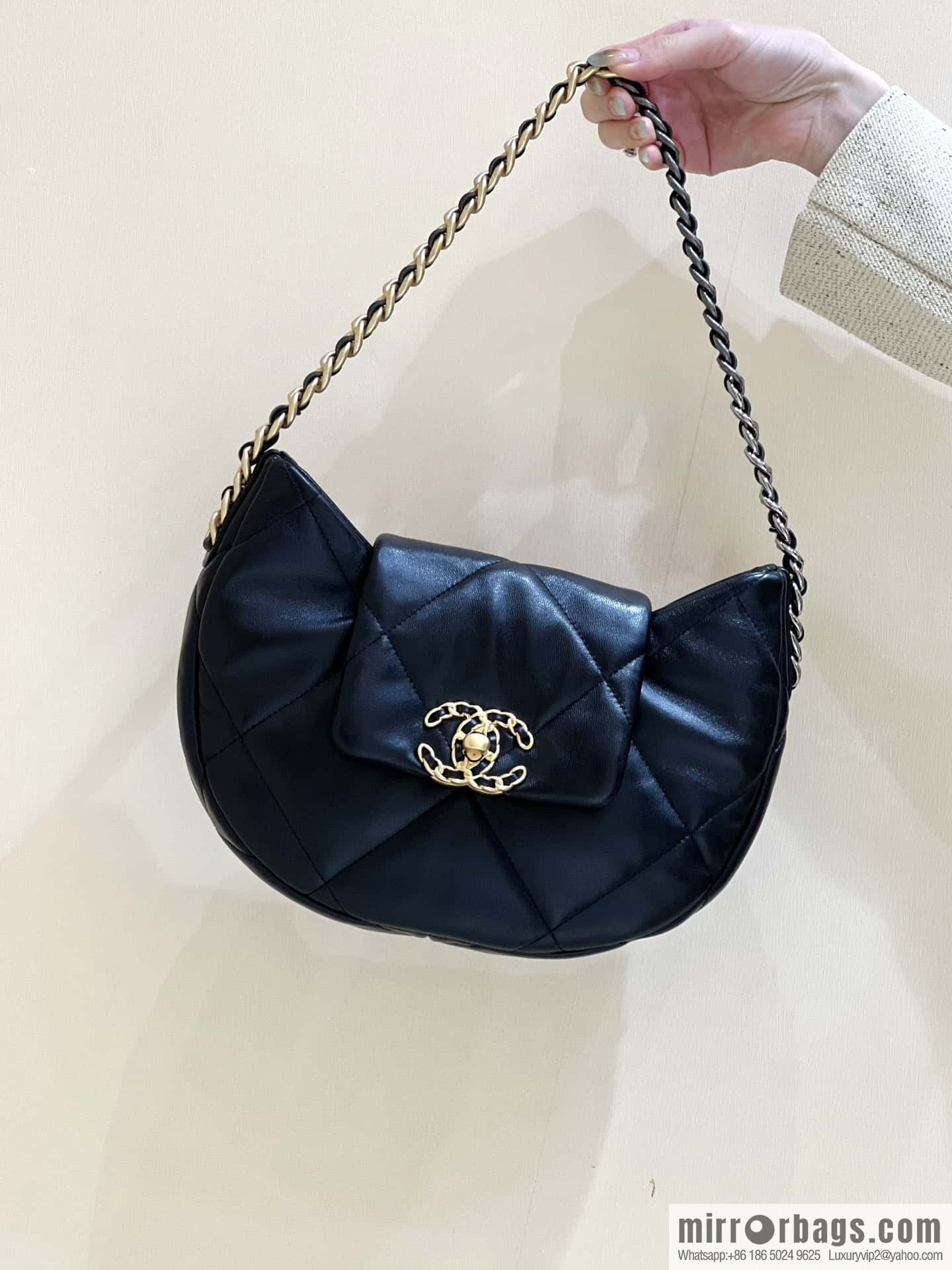 CHANEL 24C Early Spring Holiday Series 19bag Underarm Dumpling Bag AS4638