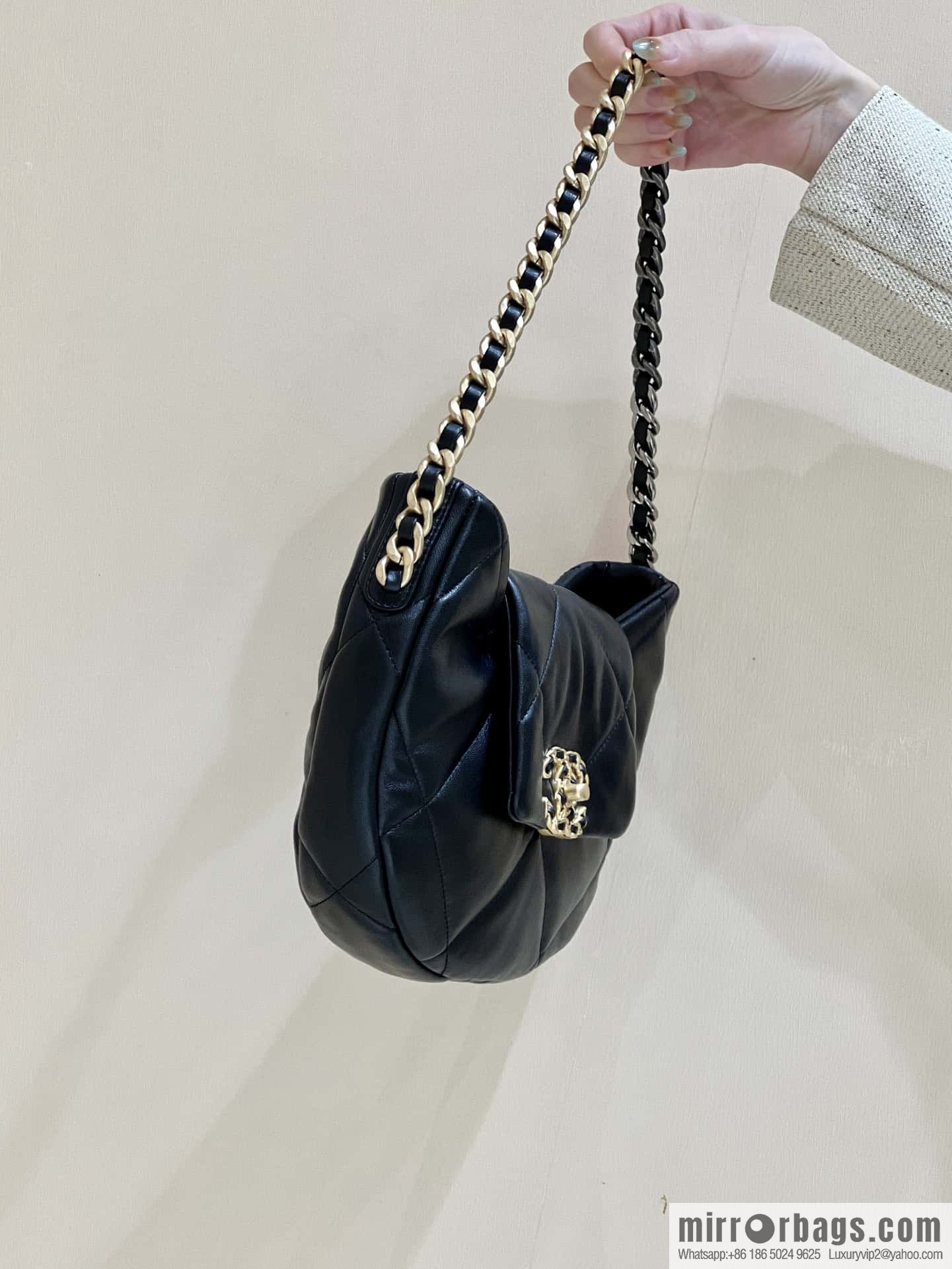 CHANEL 24C Early Spring Holiday Series 19bag Underarm Dumpling Bag AS4638