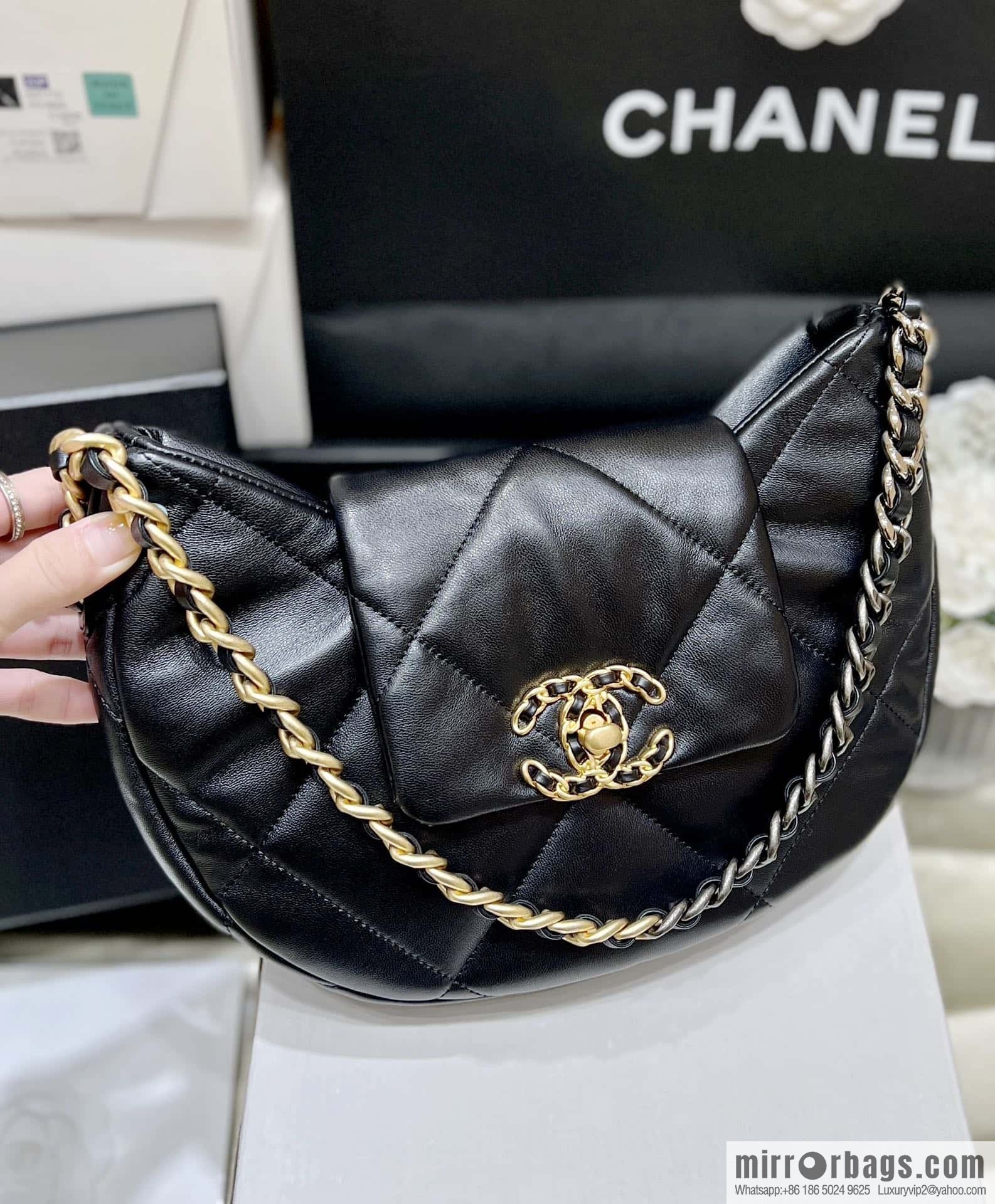 CHANEL 24C Early Spring Holiday Series 19bag Underarm Dumpling Bag AS4638