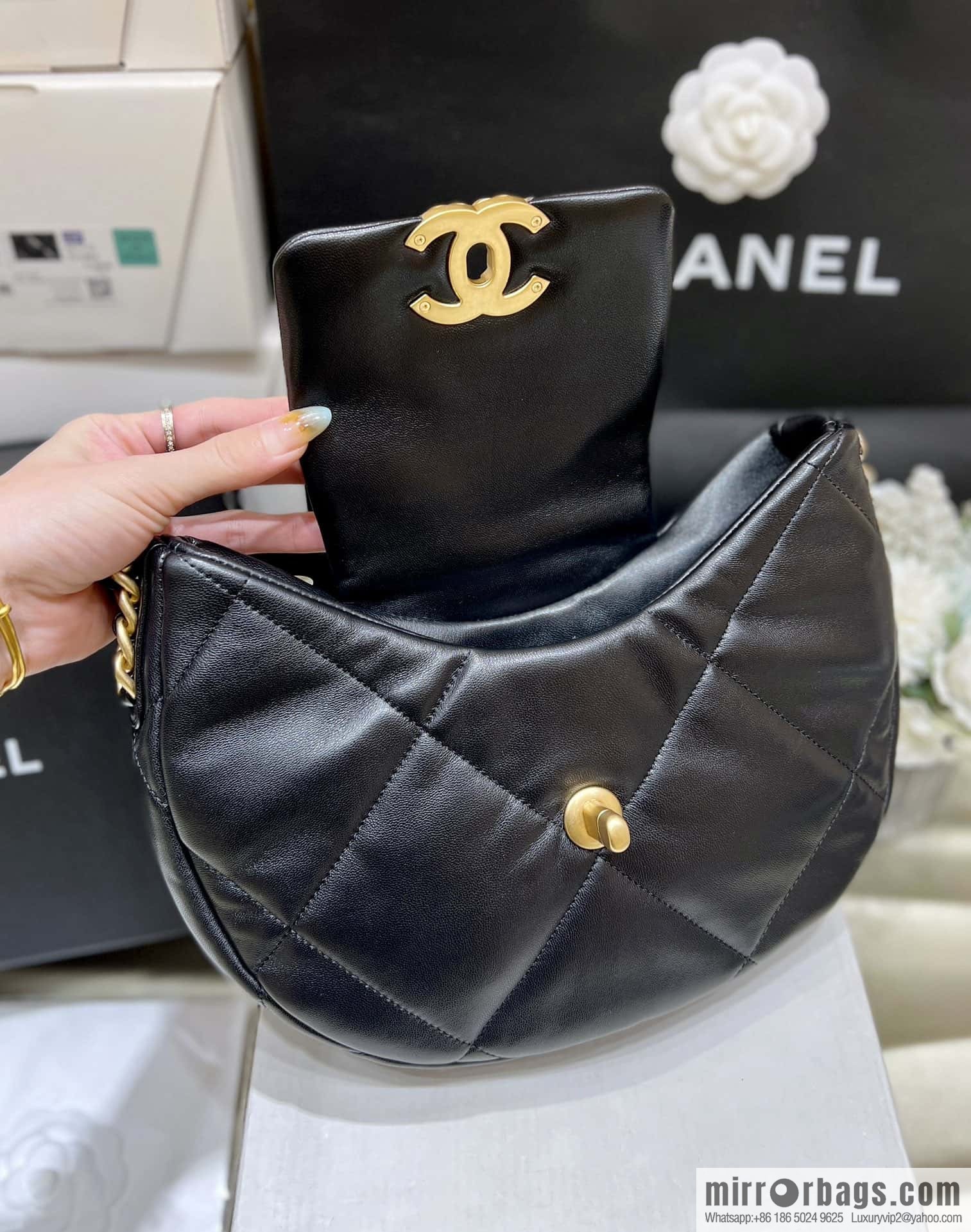 CHANEL 24C Early Spring Holiday Series 19bag Underarm Dumpling Bag AS4638