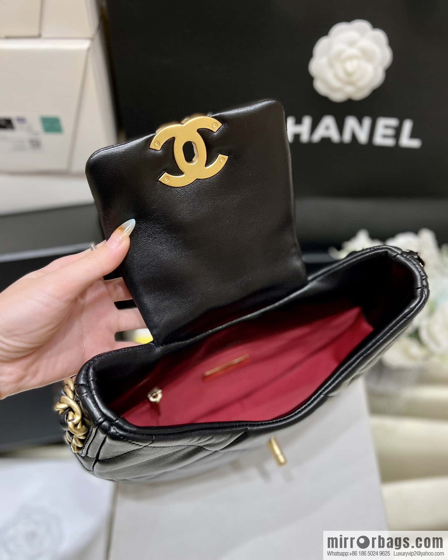 CHANEL 24C Early Spring Holiday Series 19bag Underarm Dumpling Bag AS4638