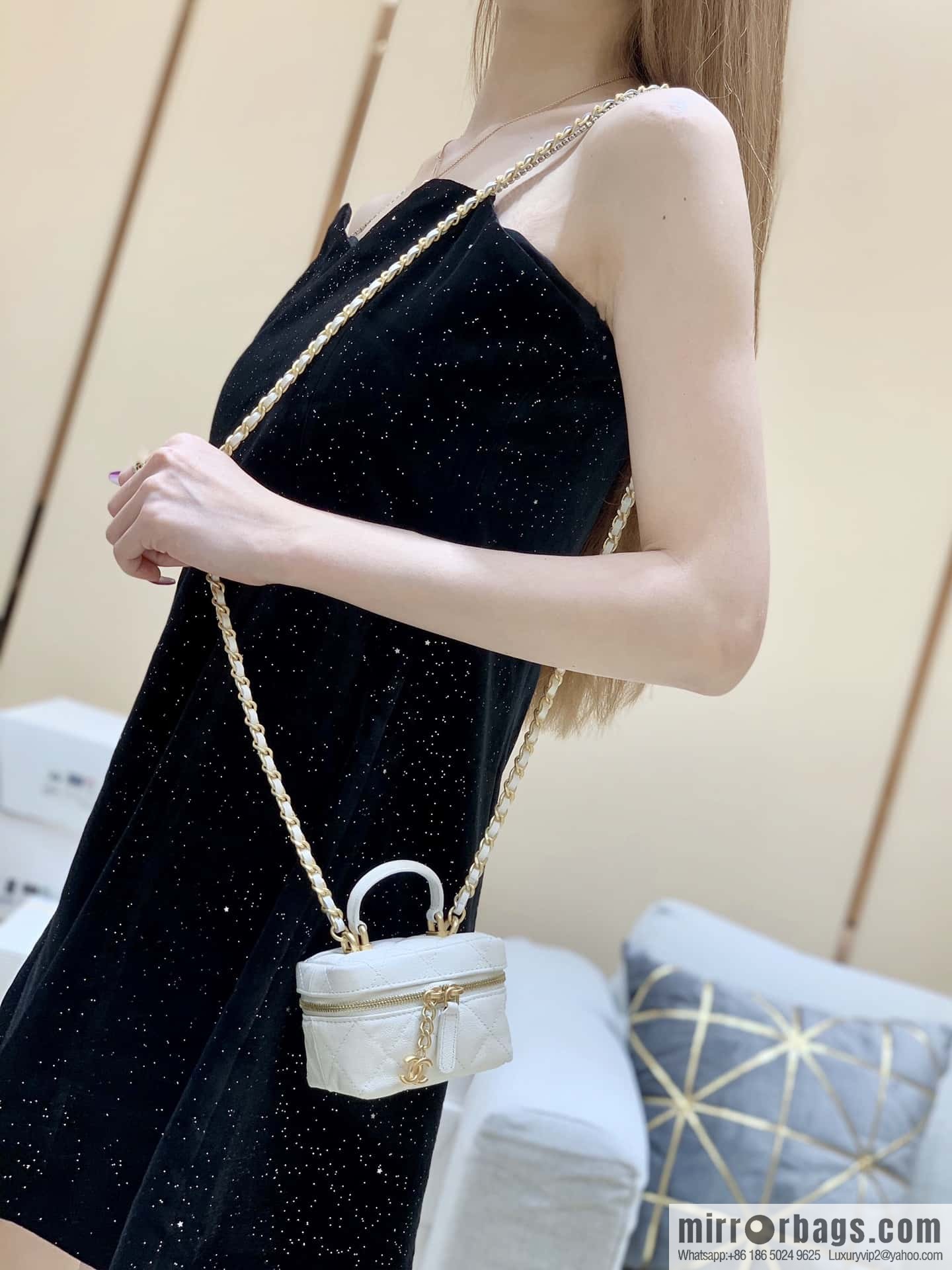 CHANEL global limited catwalk mini box bag AP2194 white