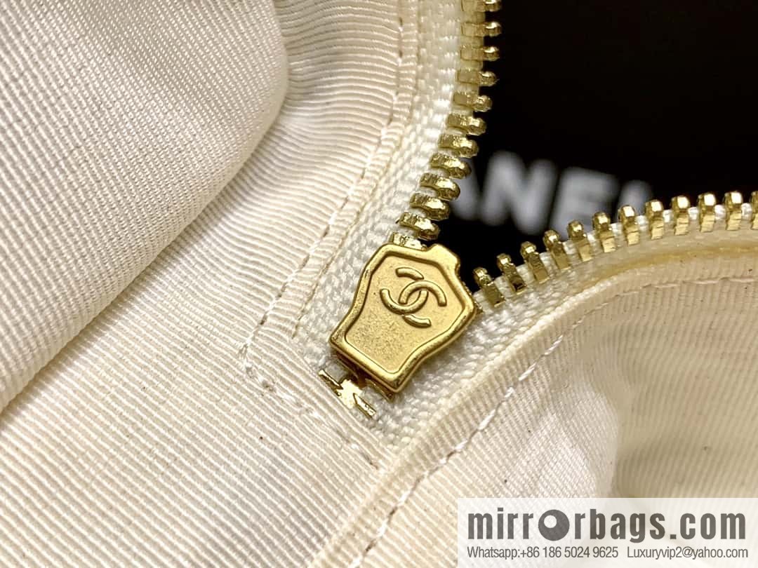 CHANEL global limited catwalk mini box bag AP2194 white
