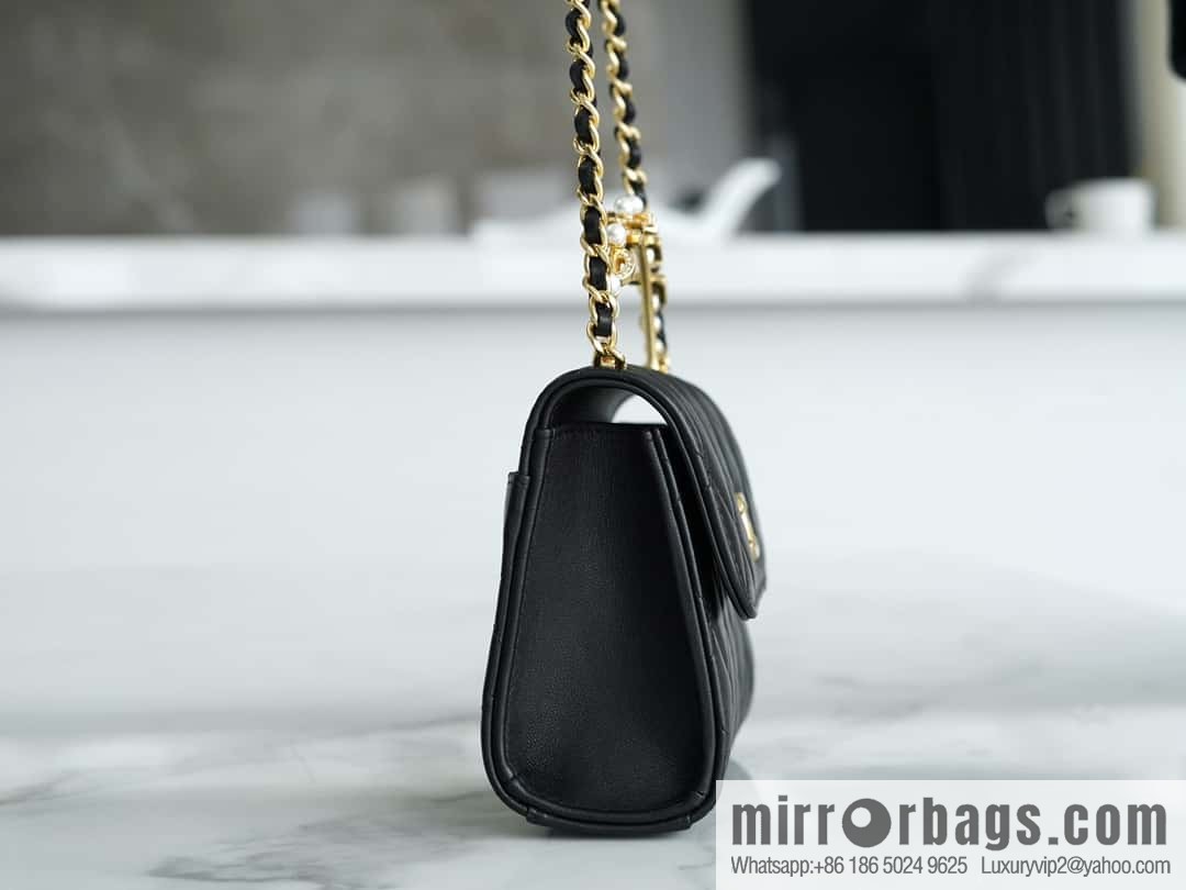 CHANEL B new autumn and winter, pearl Kelly handle chain bag AP3513