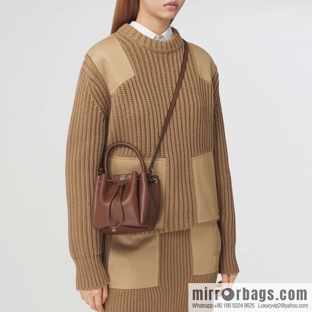 Burberry Burberry three-dimensional bucket bag caramel color