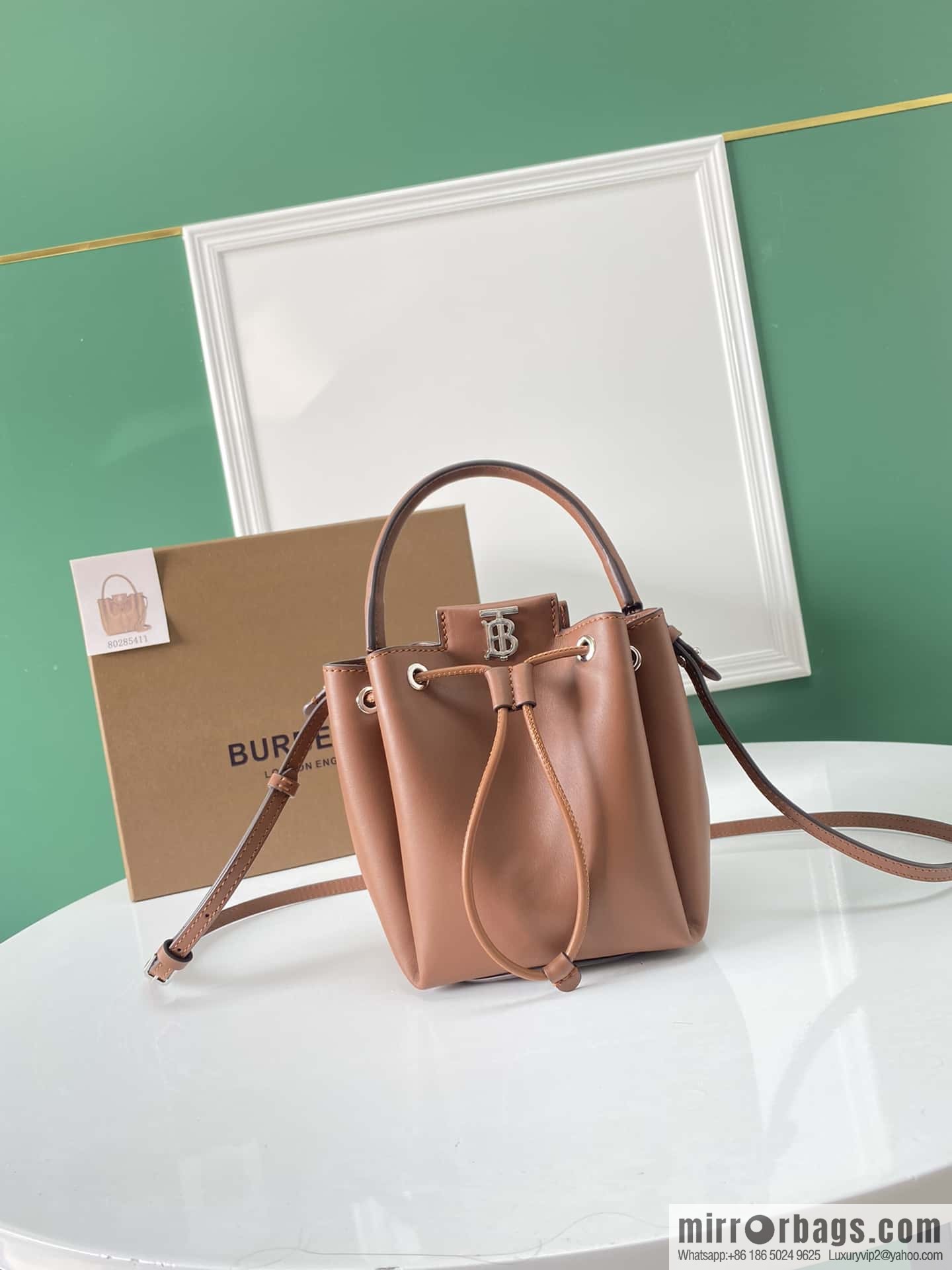 Burberry Burberry three-dimensional bucket bag caramel color
