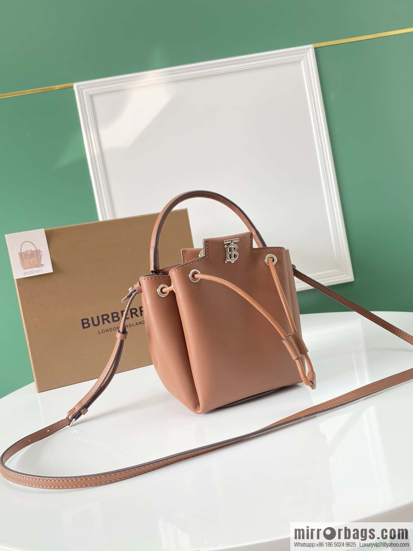 Burberry Burberry three-dimensional bucket bag caramel color