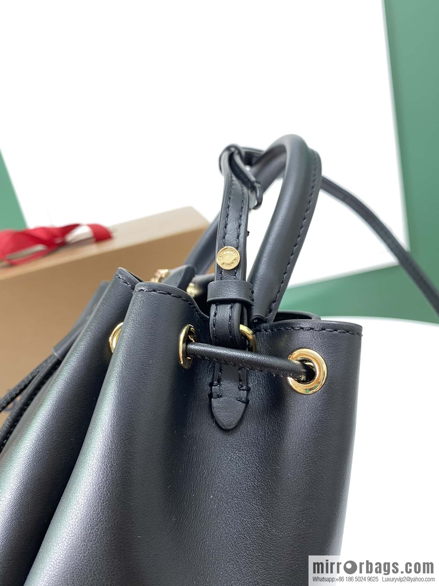 Burberry Burberry three-dimensional bucket bag black