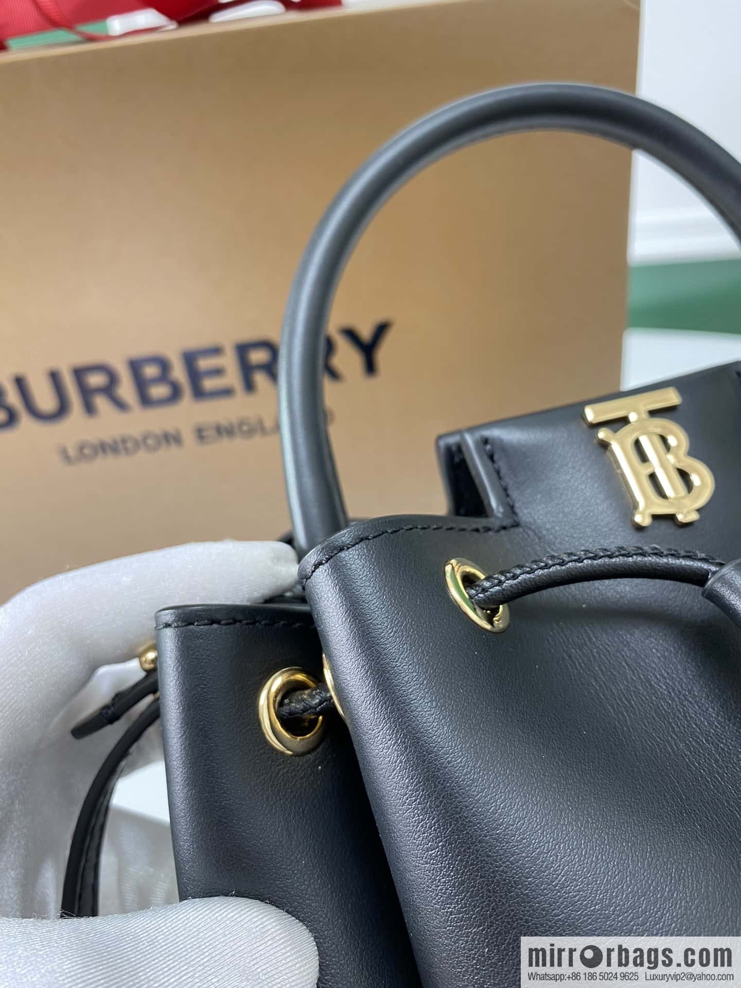 Burberry Burberry three-dimensional bucket bag black
