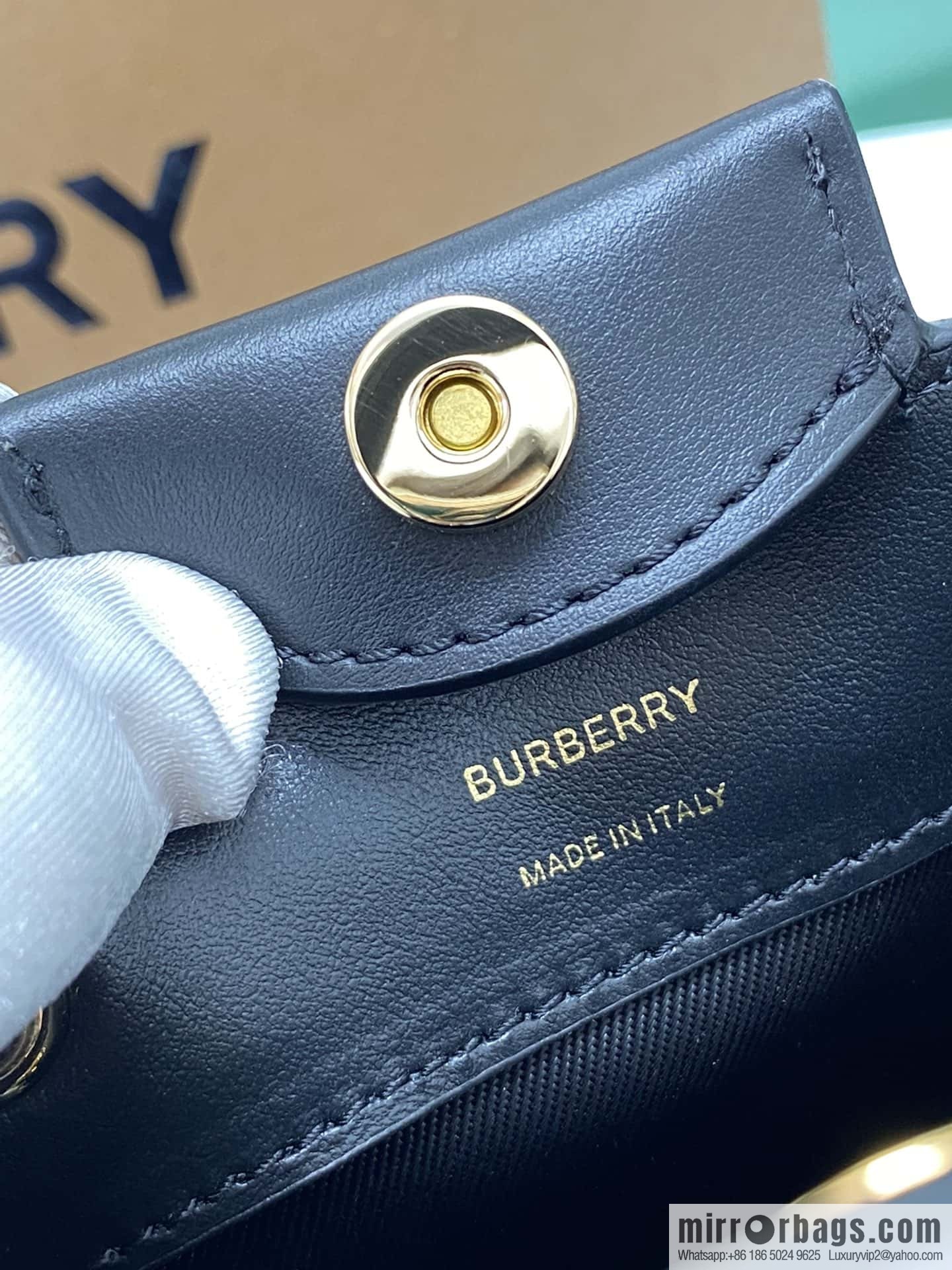 Burberry Burberry three-dimensional bucket bag black