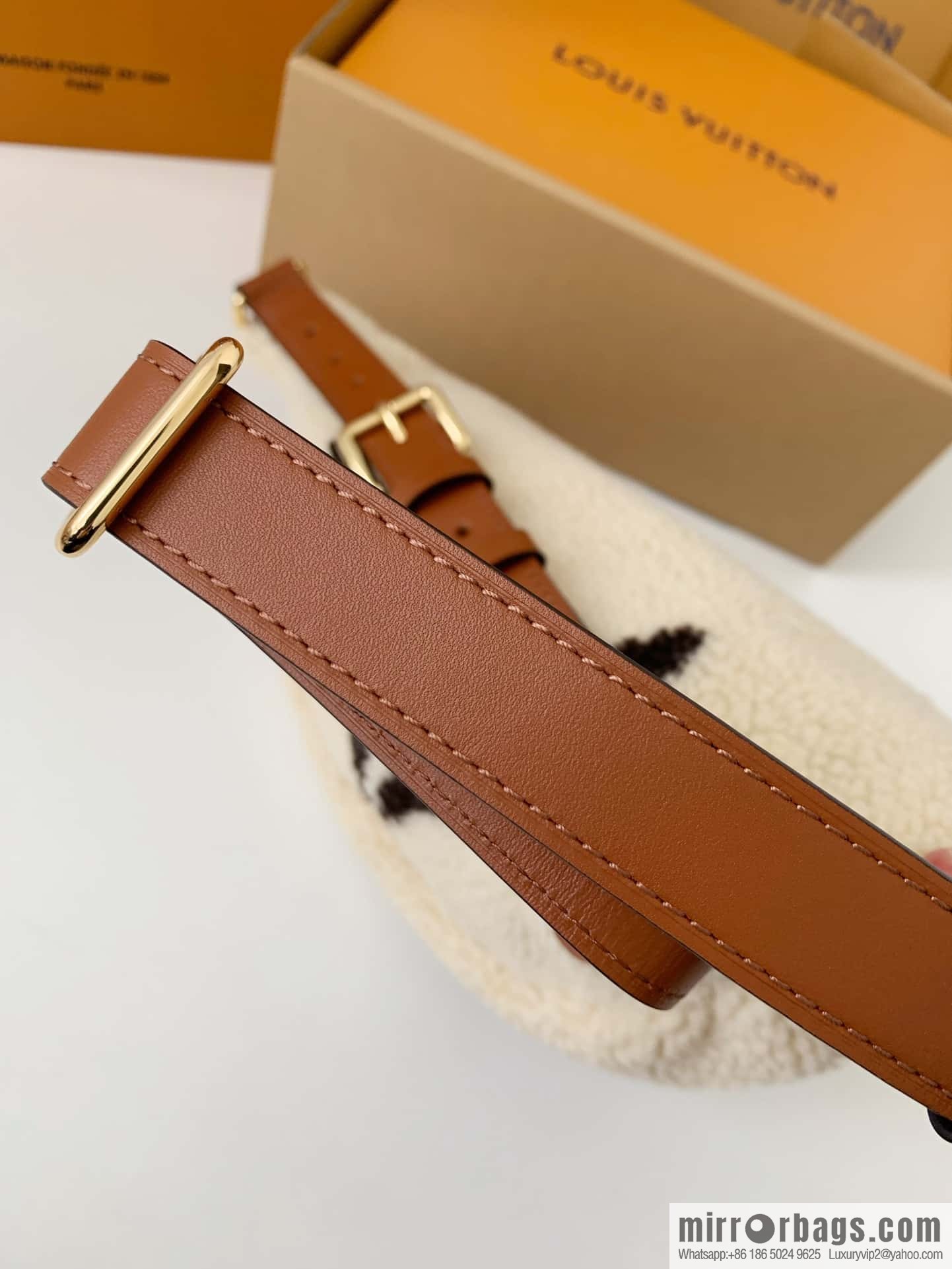 LV M23715 BUMBAG fanny pack