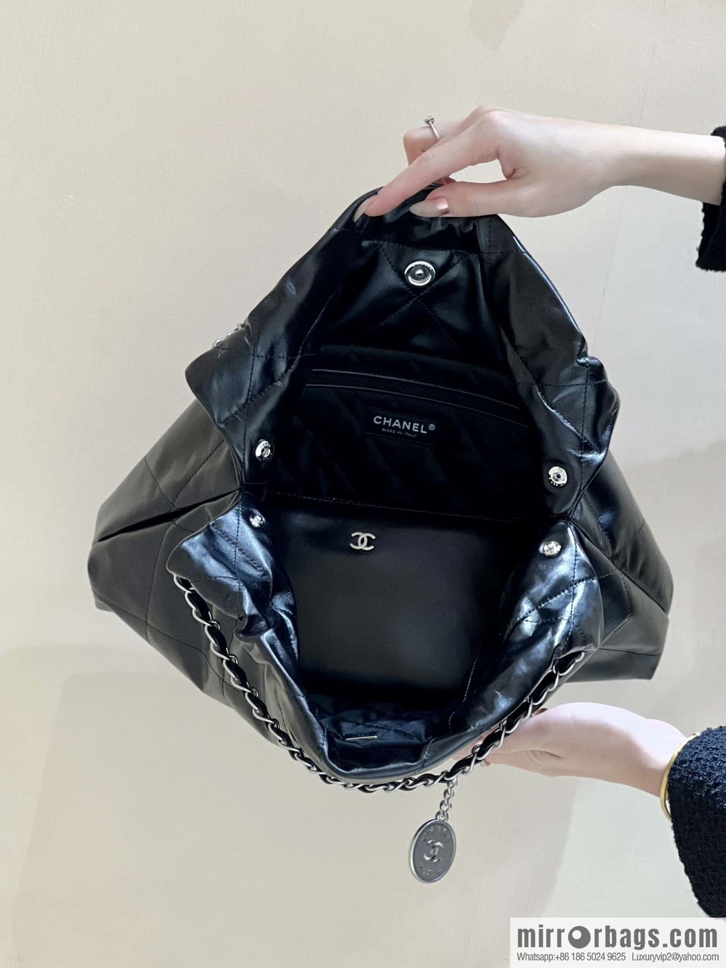 CHANEL 24C early spring vacation series 22 horizontal garbage bag AS4486 silver metal